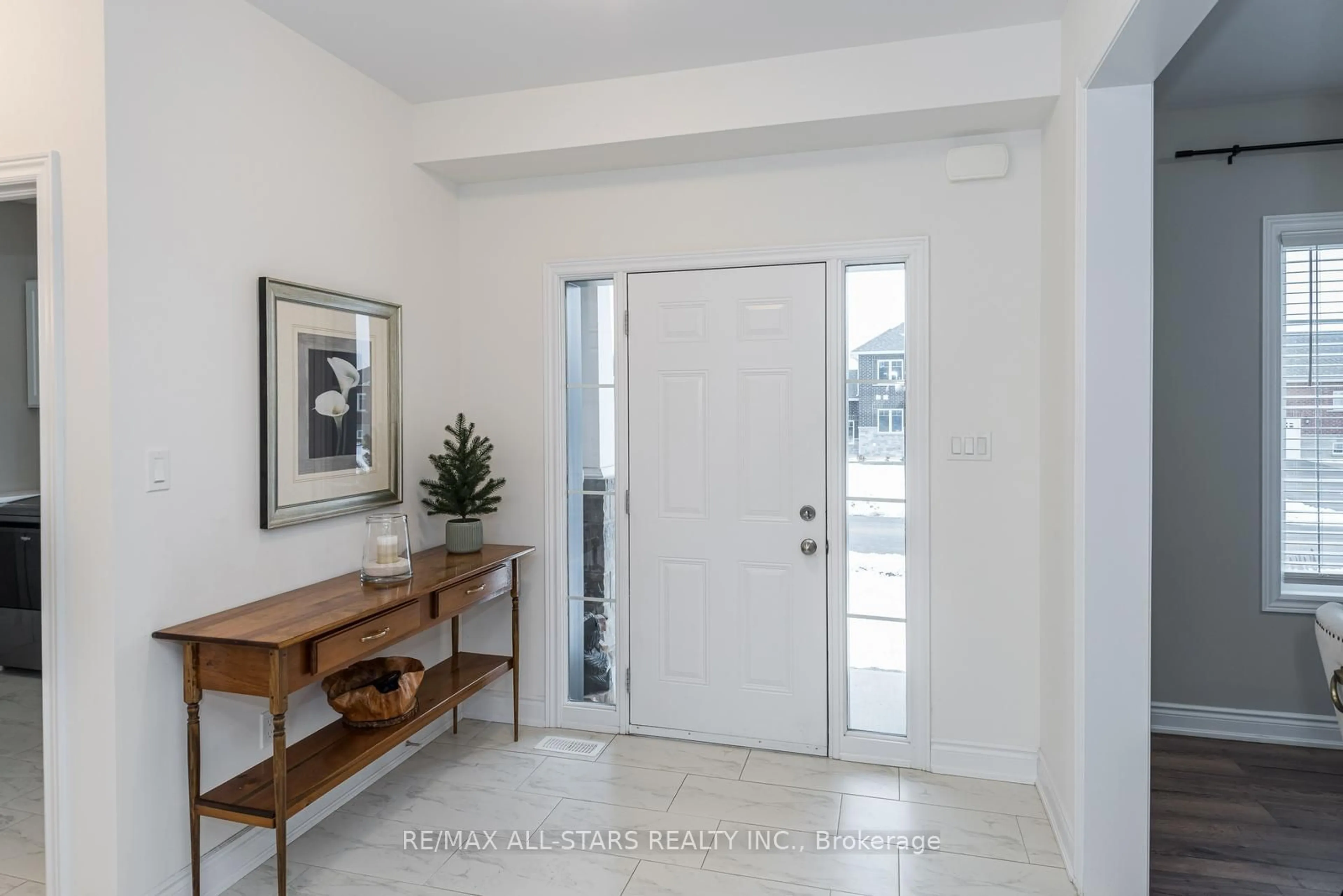 Indoor entryway for 23 McCrae Cres, Kawartha Lakes Ontario K0M 2T0