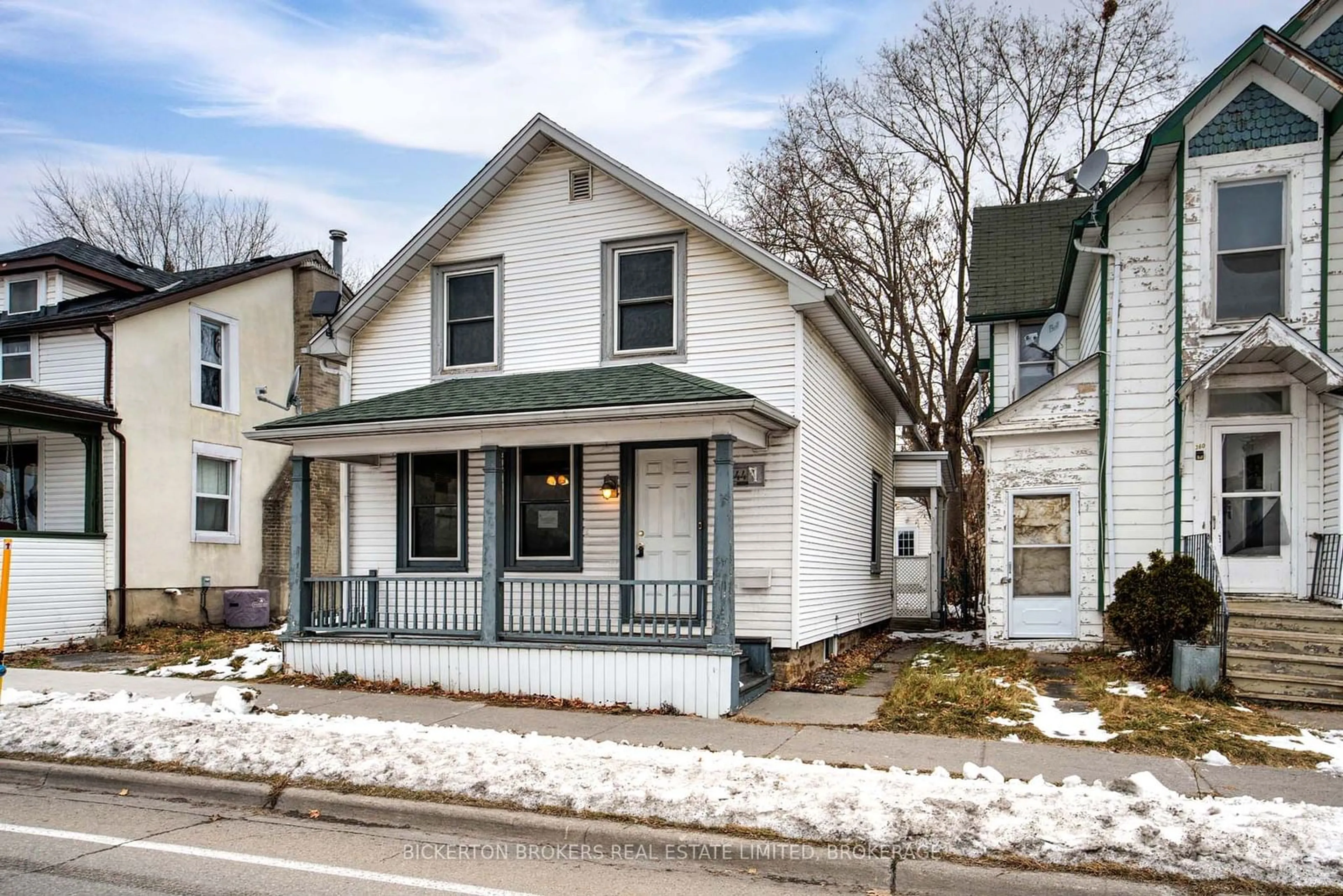 Home with vinyl exterior material, street for 344 King St, Gananoque Ontario K7G 1G7