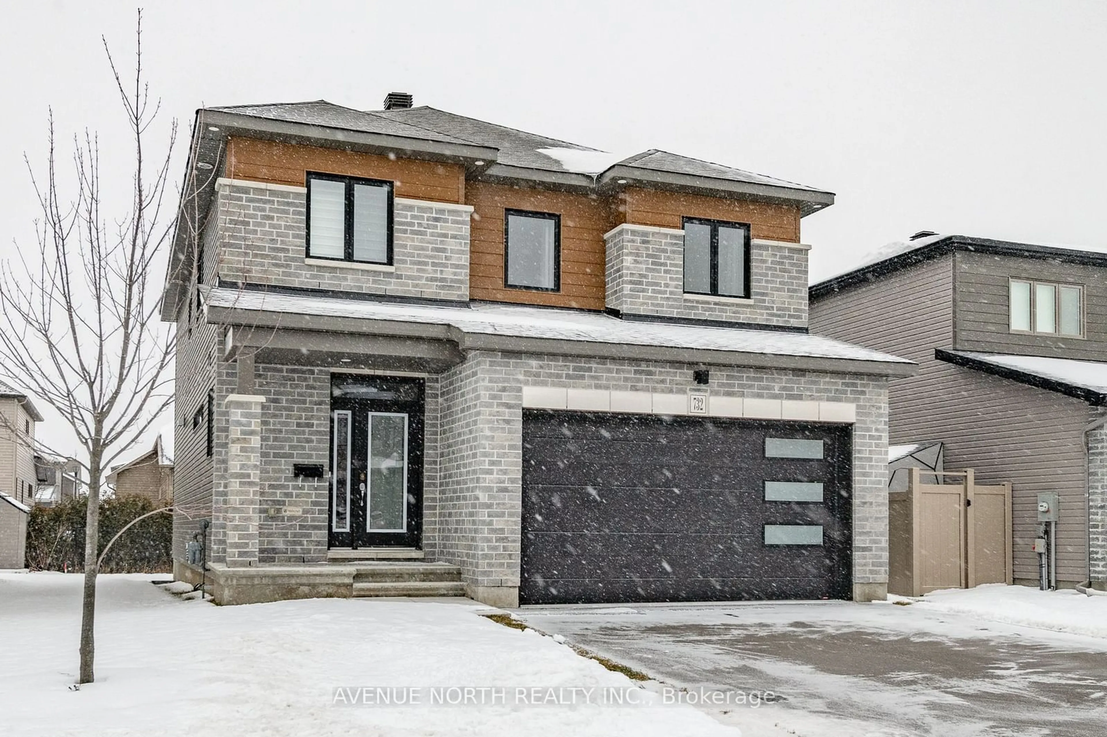 Home with brick exterior material, street for 732 NAMUR St, Russell Ontario K0A 1W0