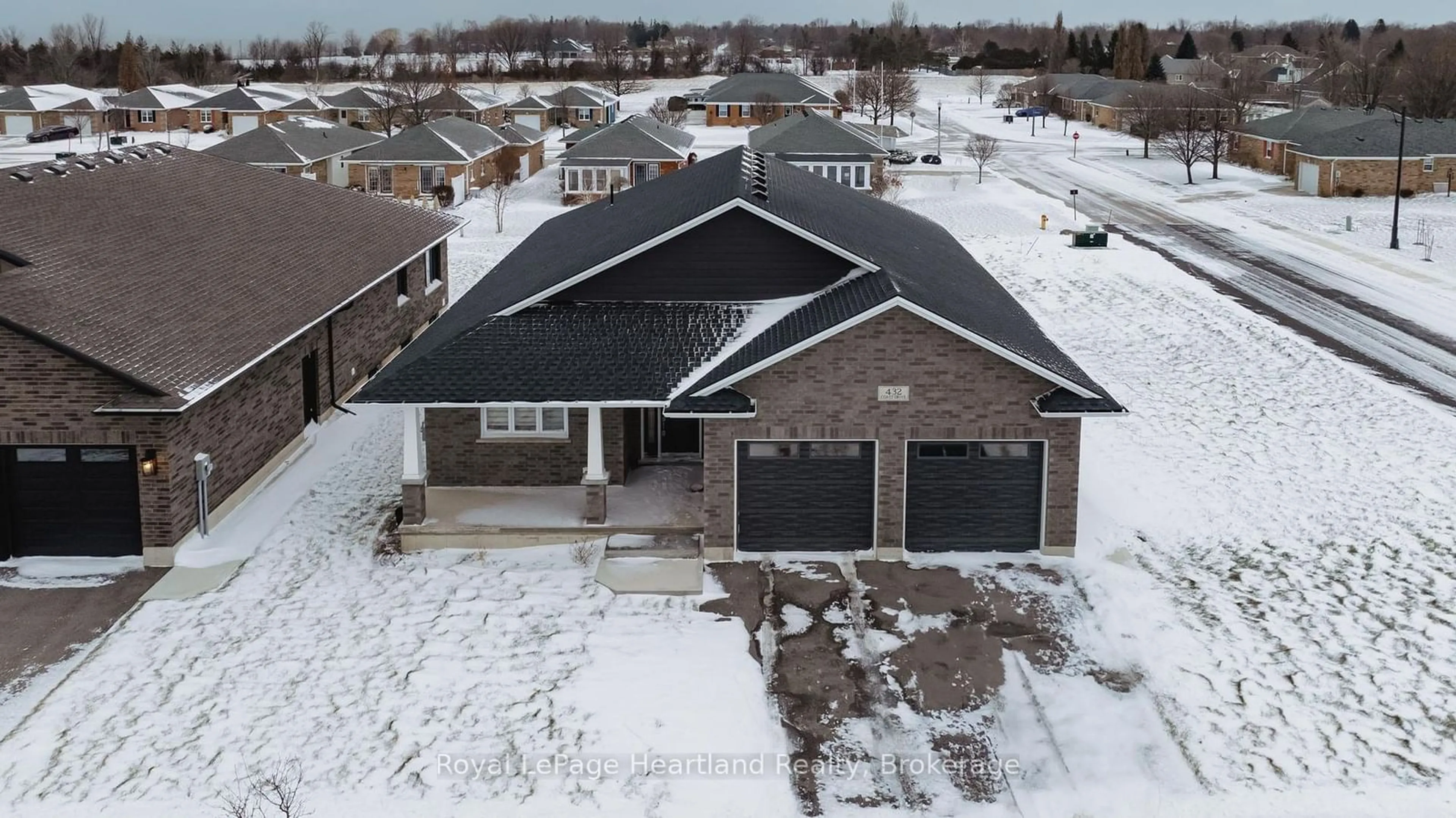 A pic from outside/outdoor area/front of a property/back of a property/a pic from drone, building for 432 Coast Dr, Goderich Ontario N7A 4M6