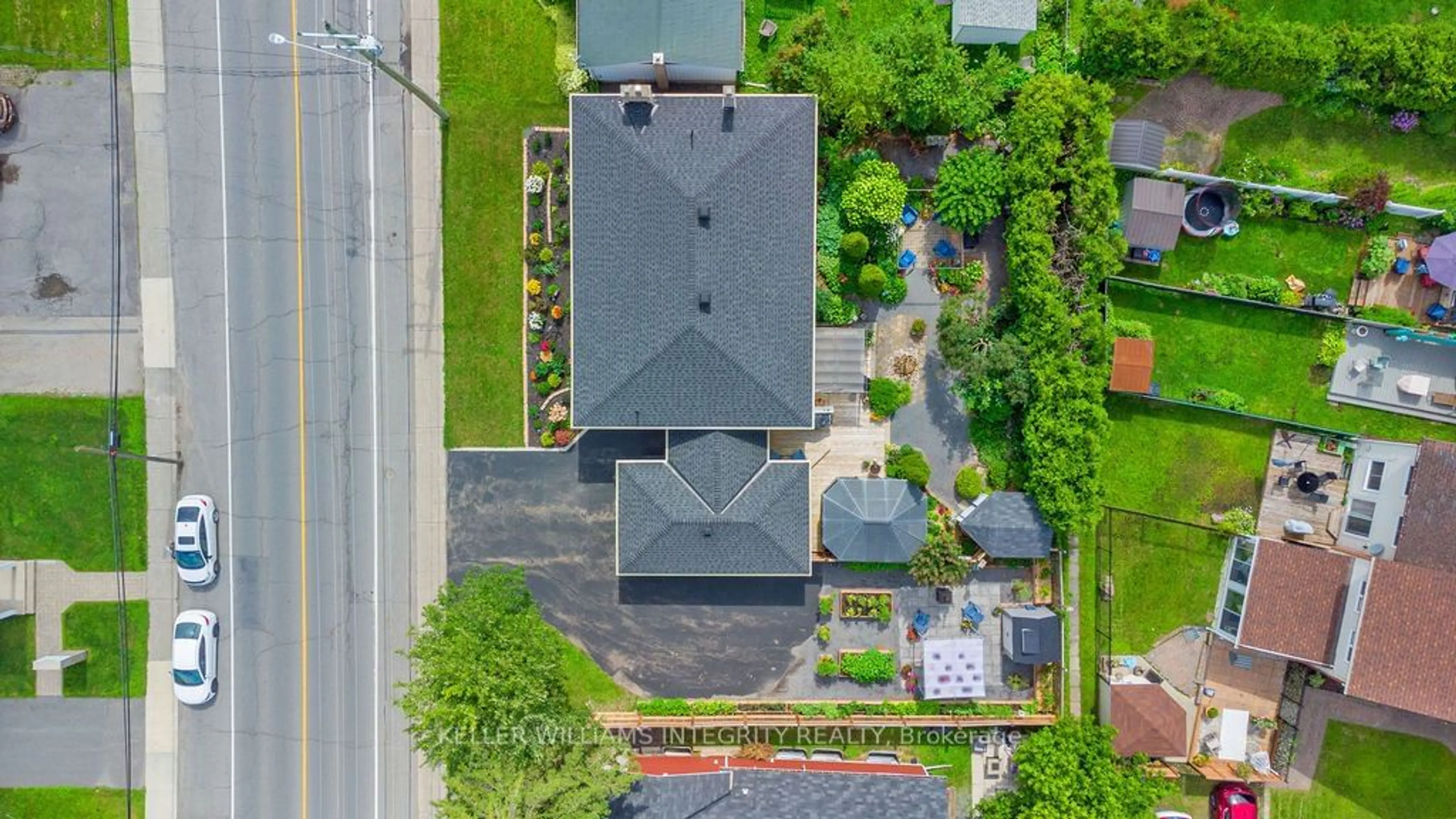 A pic from outside/outdoor area/front of a property/back of a property/a pic from drone, street for 887 NOTRE DAME St, Russell Ontario K0A 1W0