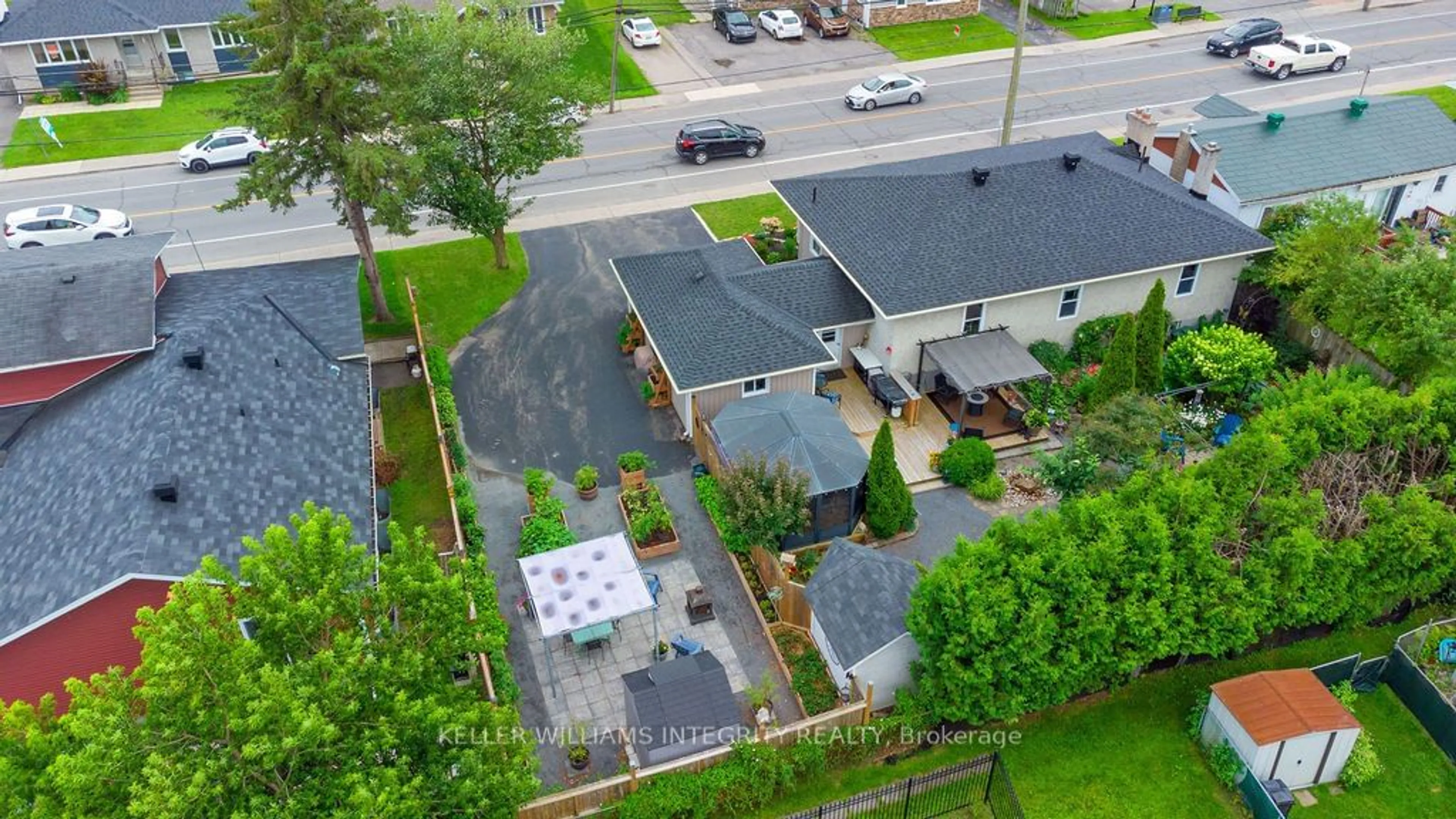 A pic from outside/outdoor area/front of a property/back of a property/a pic from drone, street for 887 NOTRE DAME St, Russell Ontario K0A 1W0