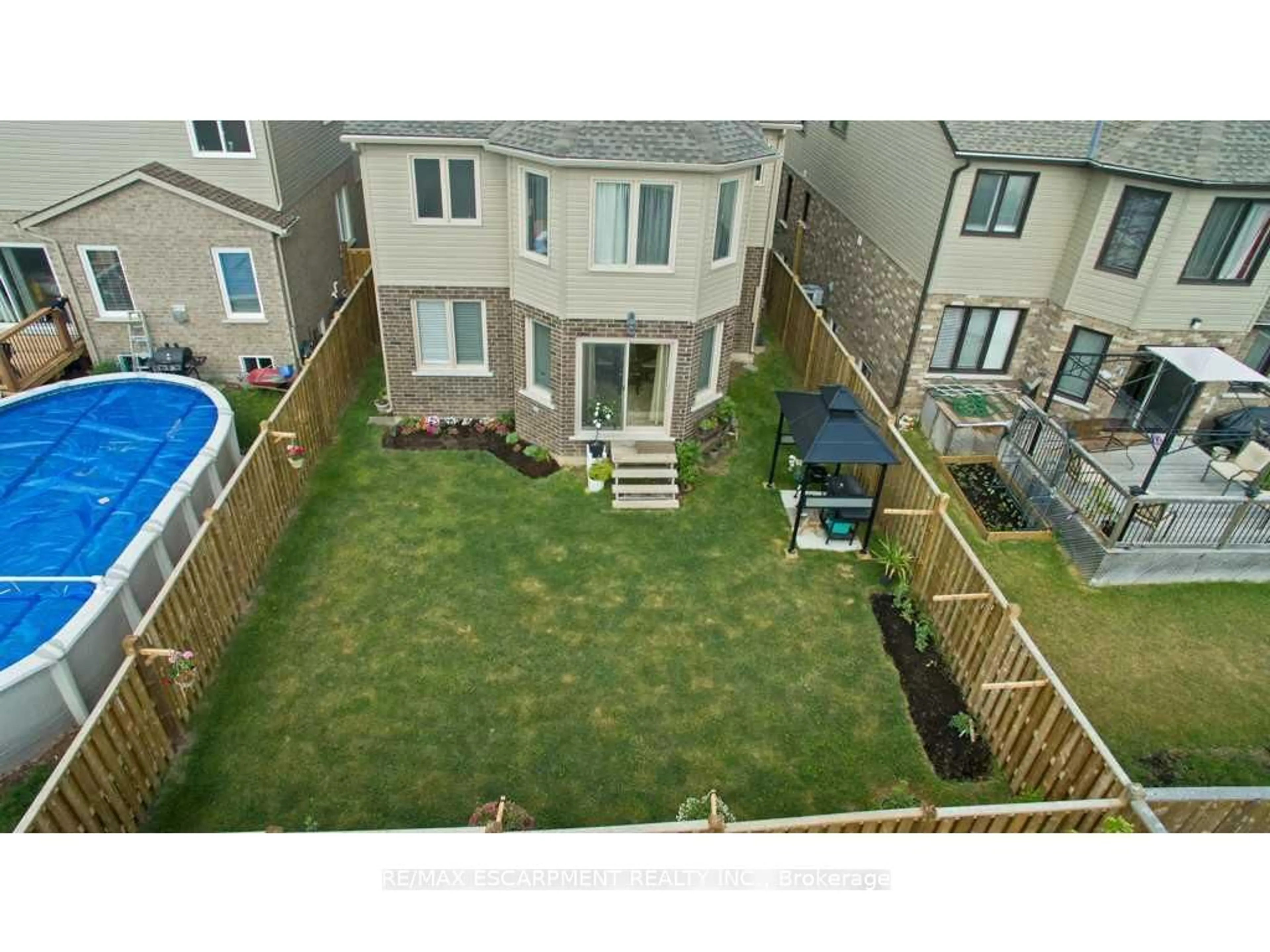 A pic from outside/outdoor area/front of a property/back of a property/a pic from drone, unknown for 6502 DESANKA Ave, Niagara Falls Ontario L2H 0B4