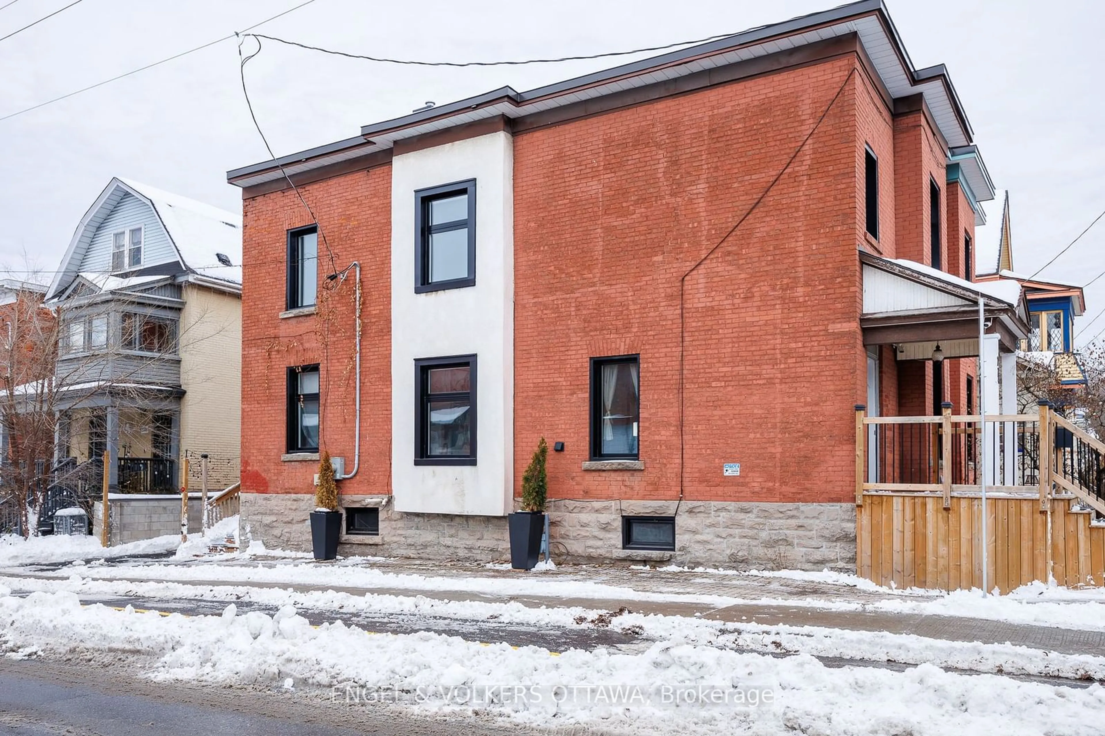 Home with brick exterior material, street for 274 FLORA St, Ottawa Centre Ontario K1R 5S3