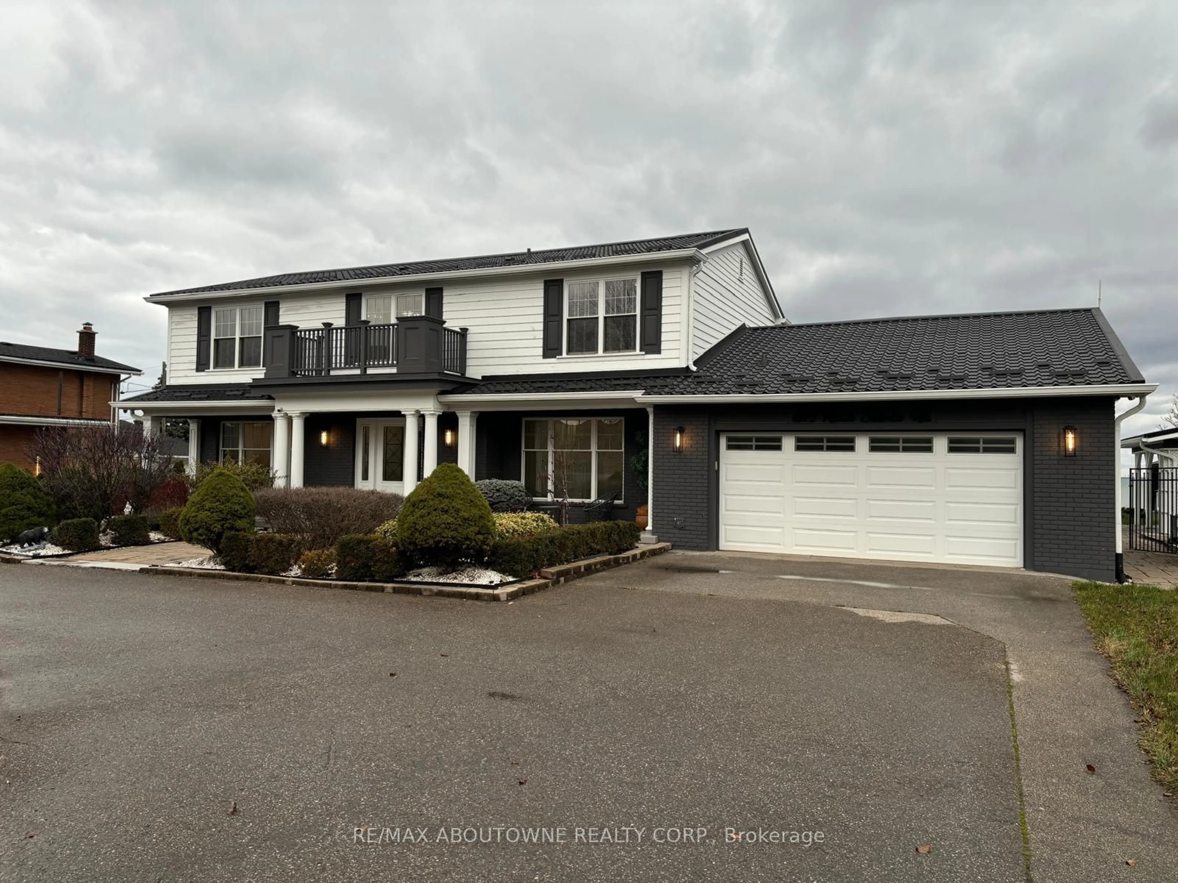 Home with vinyl exterior material, street for 1073 North Service Rd, Hamilton Ontario L8E 5E1