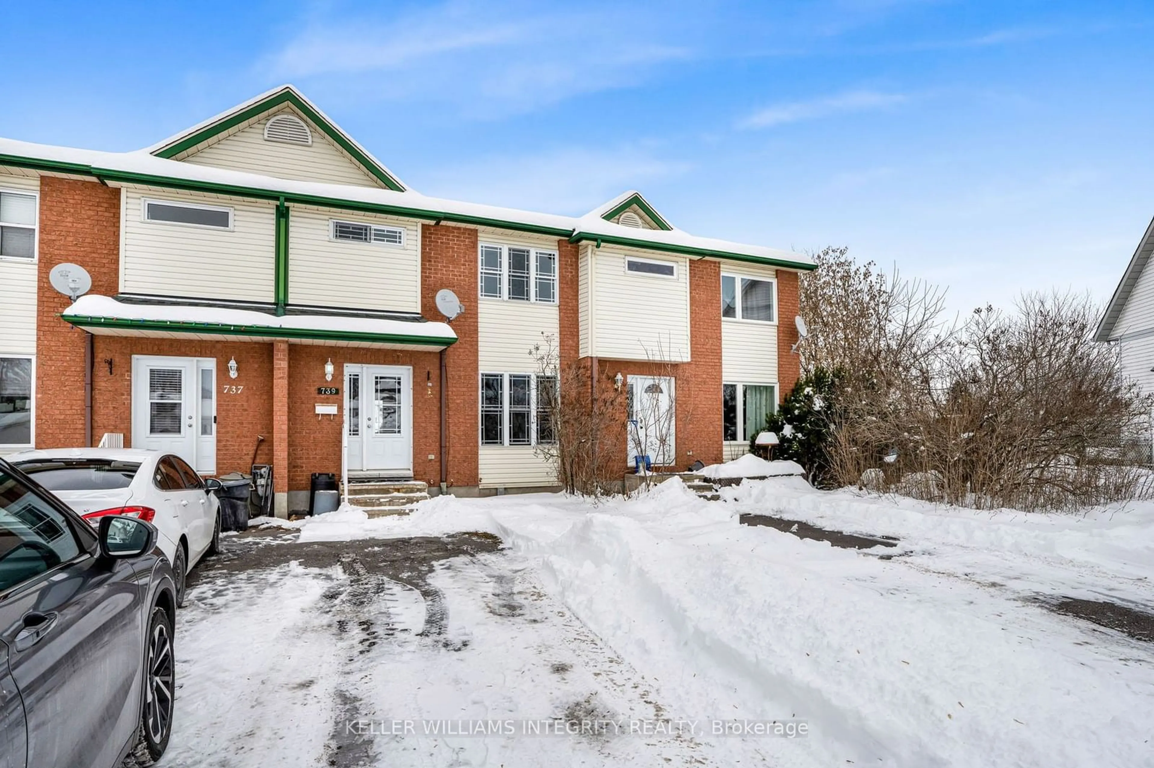 A pic from outside/outdoor area/front of a property/back of a property/a pic from drone, street for 739 Morris St, Clarence-Rockland Ontario K4K 1M9