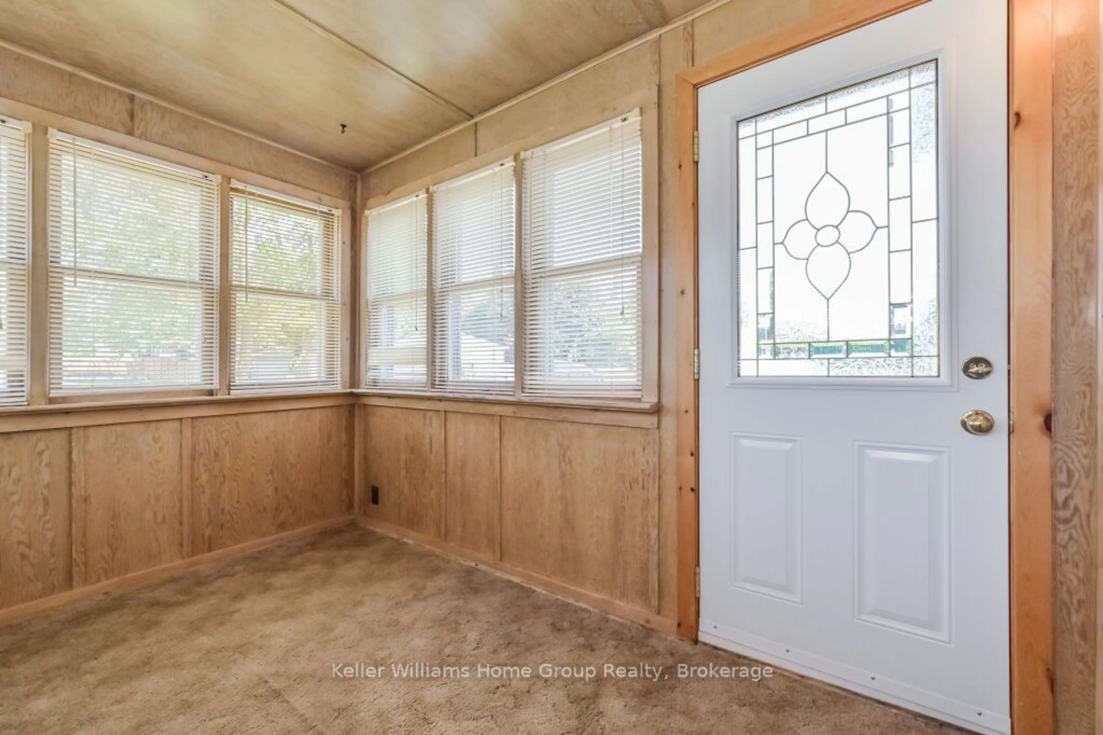 Indoor entryway for 19 Peel St, Mapleton Ontario N0B 1A0