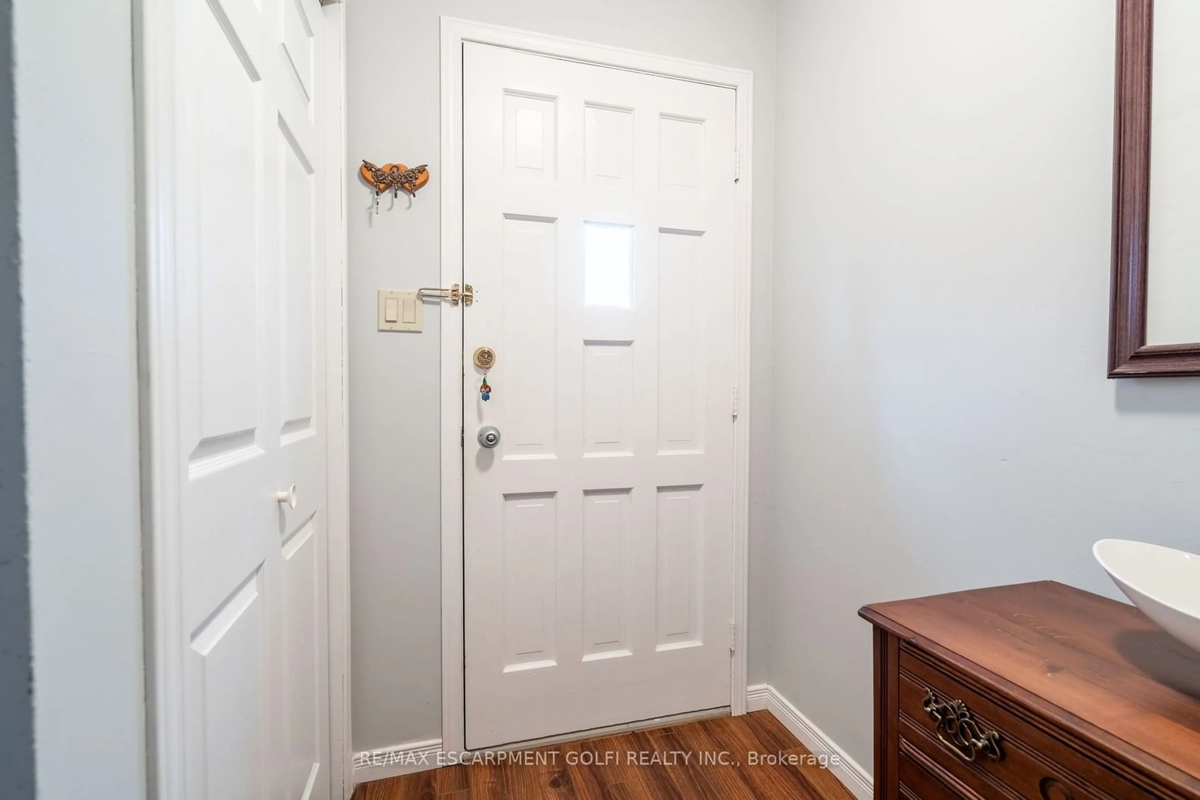 Indoor entryway for 185 DENISTOUN St #95, Welland Ontario L3C 6J6