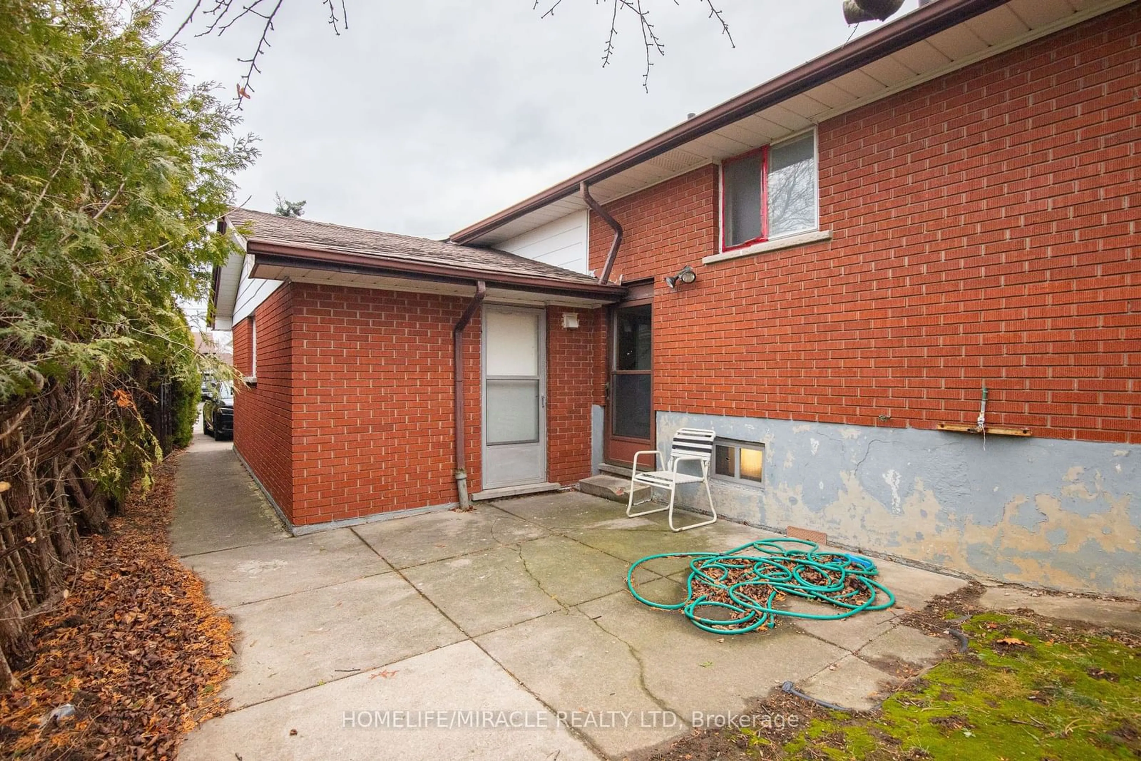 Patio, street for 6 Glenmurray Crt, Hamilton Ontario L8K 5Y4