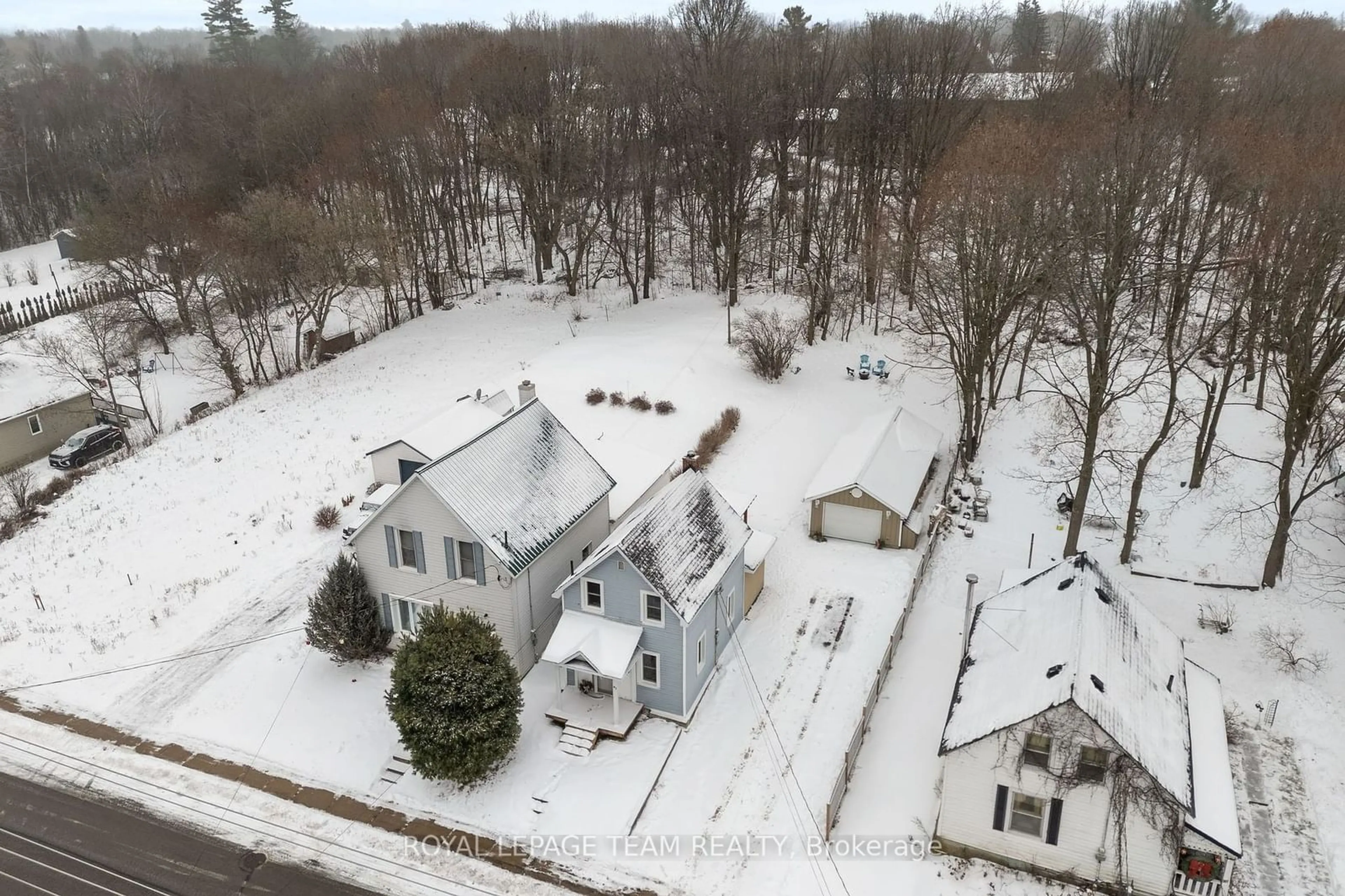 A pic from outside/outdoor area/front of a property/back of a property/a pic from drone, street for 43 Mutual Ave, Renfrew Ontario K7V 3R4