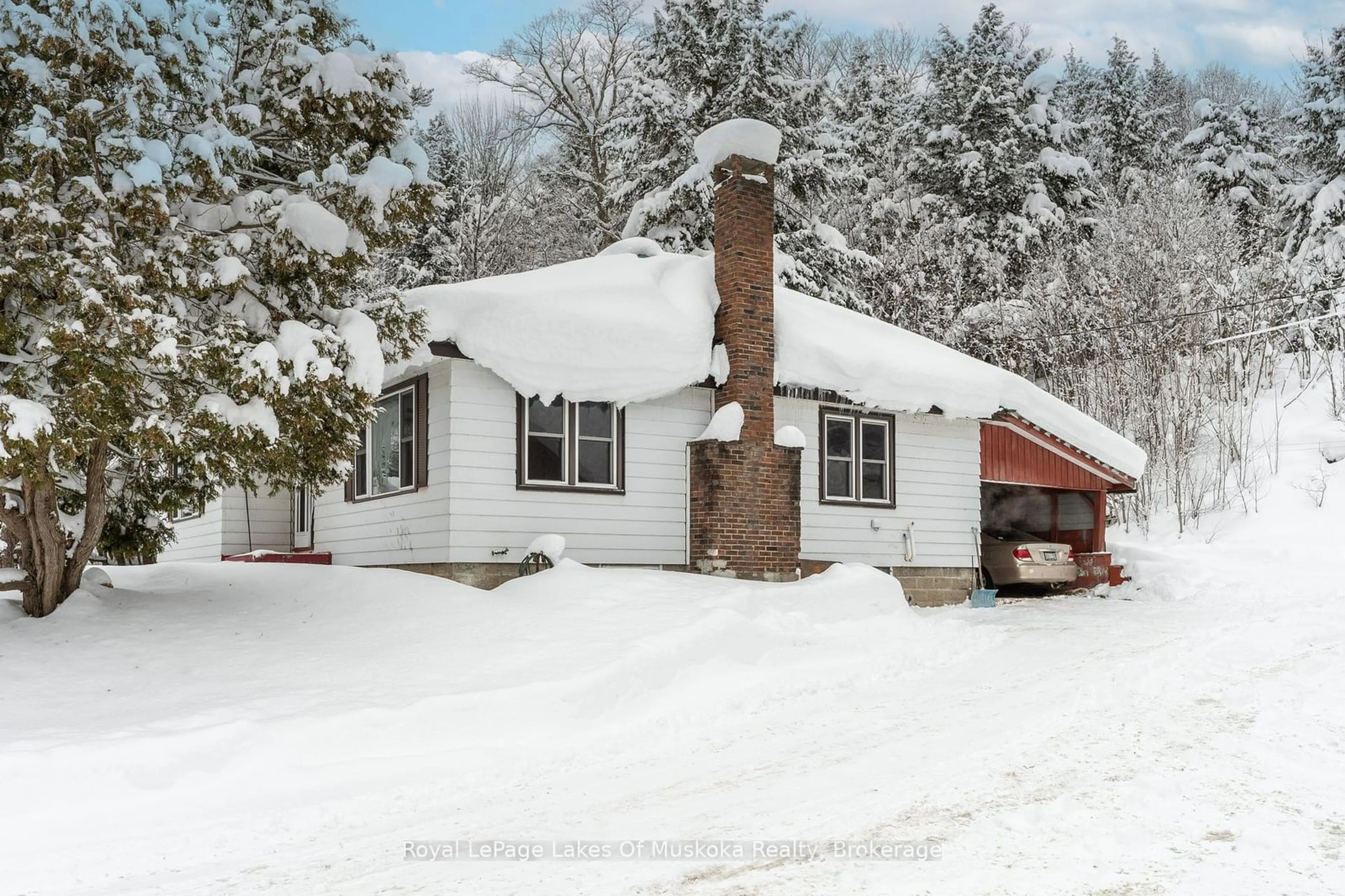 Home with vinyl exterior material, street for 2592 Highway 141, Muskoka Lakes Ontario P0B 1M0