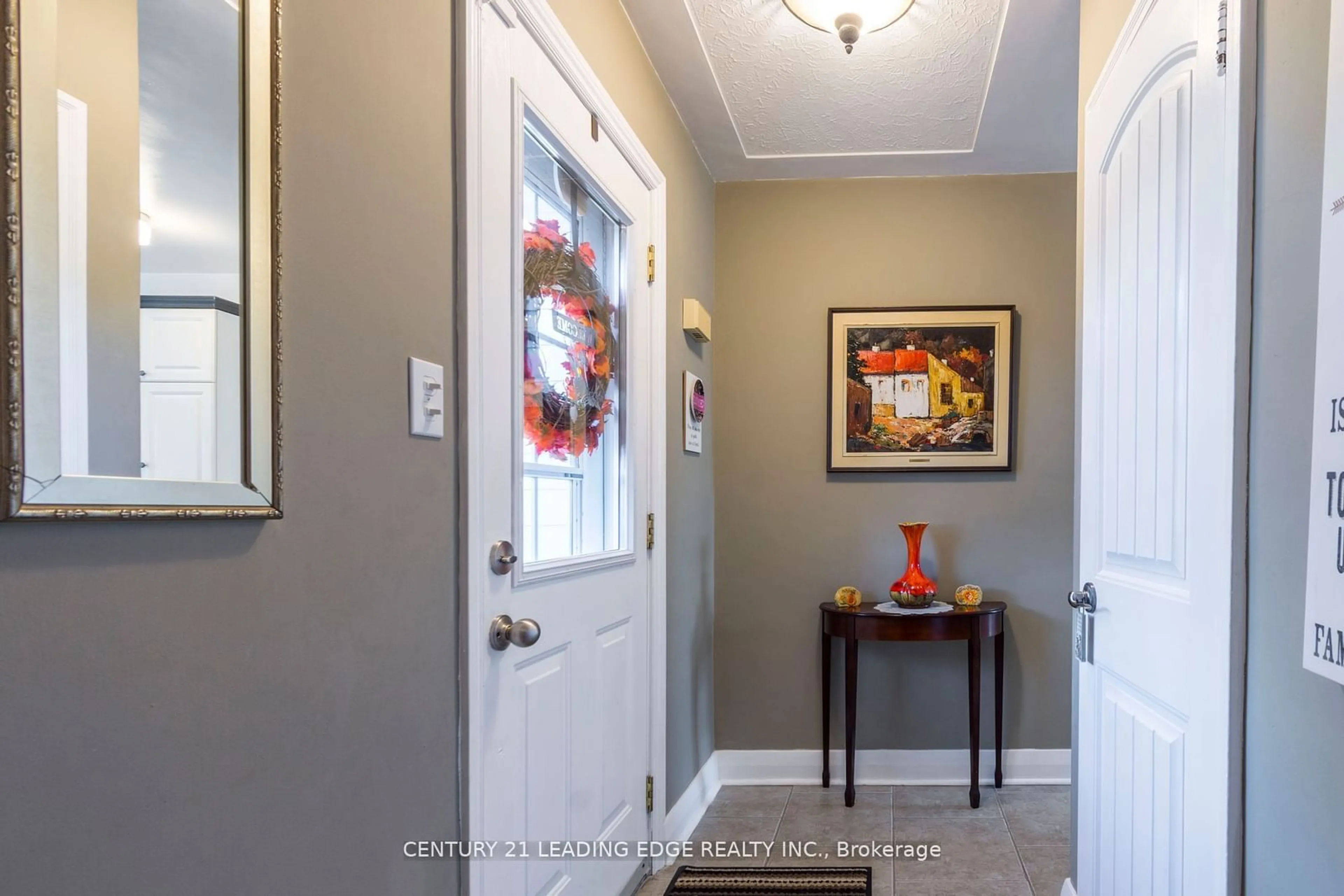 Indoor entryway for 26 Fairview Cres, Quinte West Ontario K8V 5M2