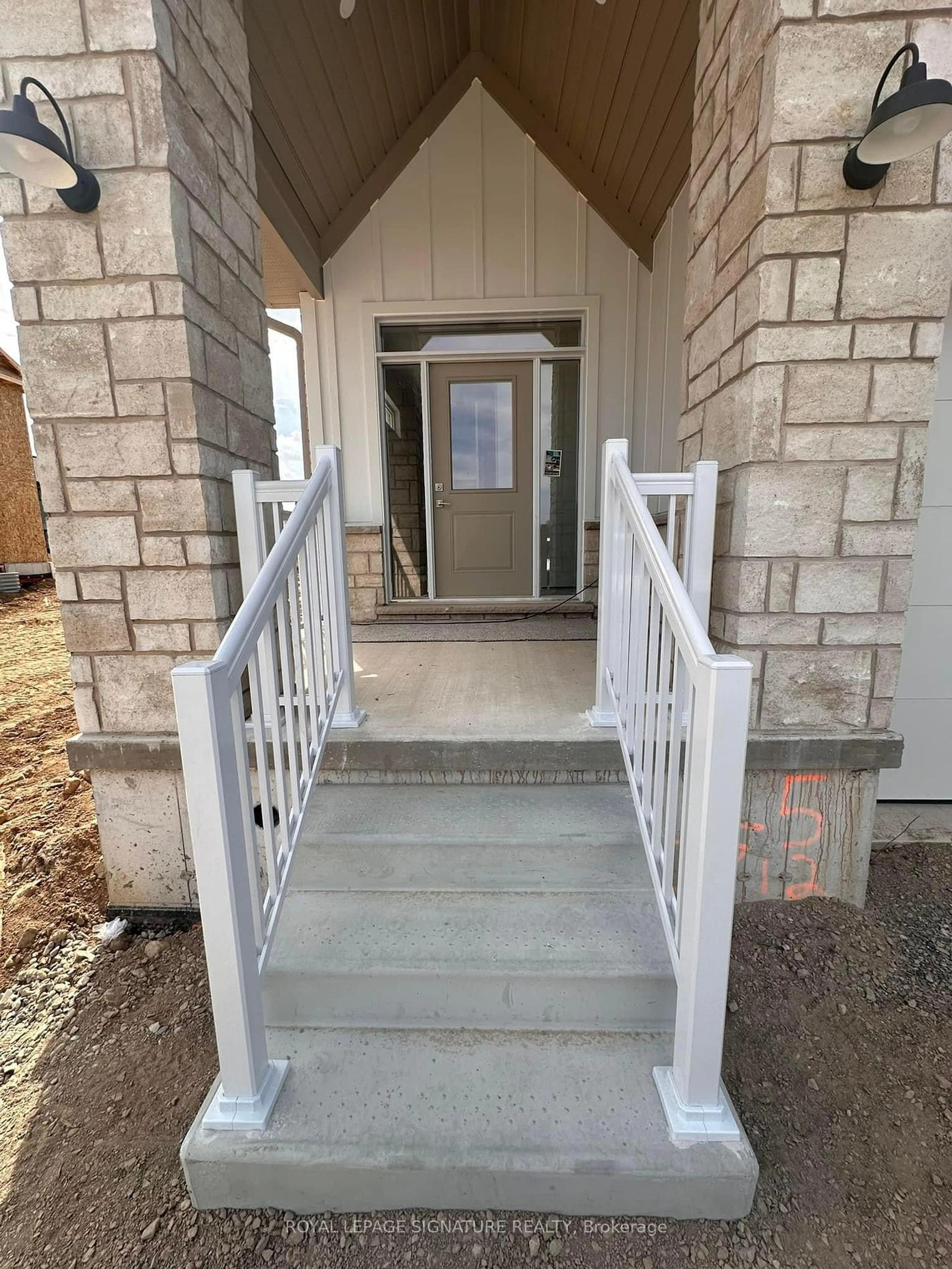 Stairs for 712 Wesley Blvd, Cambridge Ontario N1T 0C6