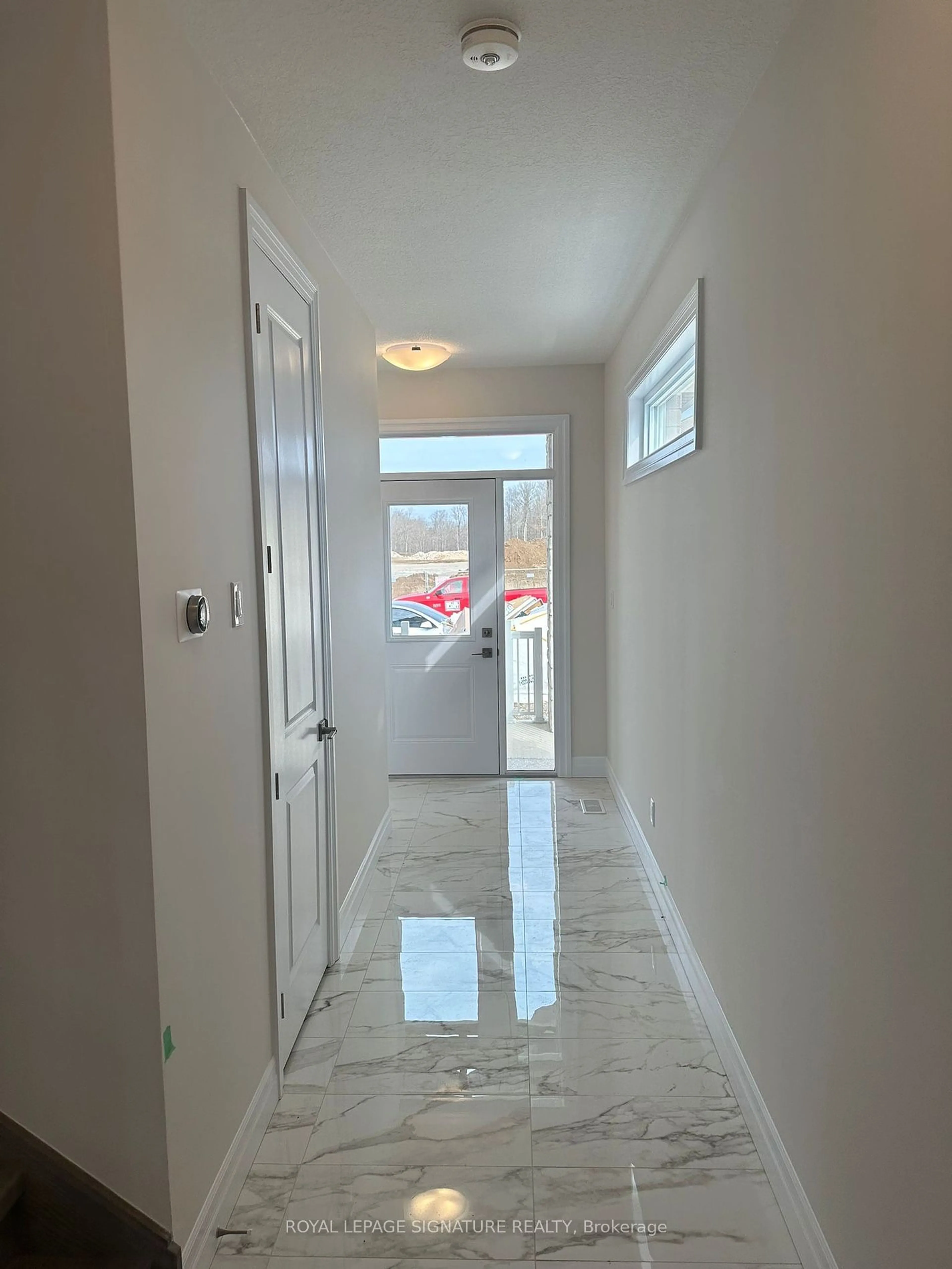 Indoor entryway for 712 Wesley Blvd, Cambridge Ontario N1T 0C6