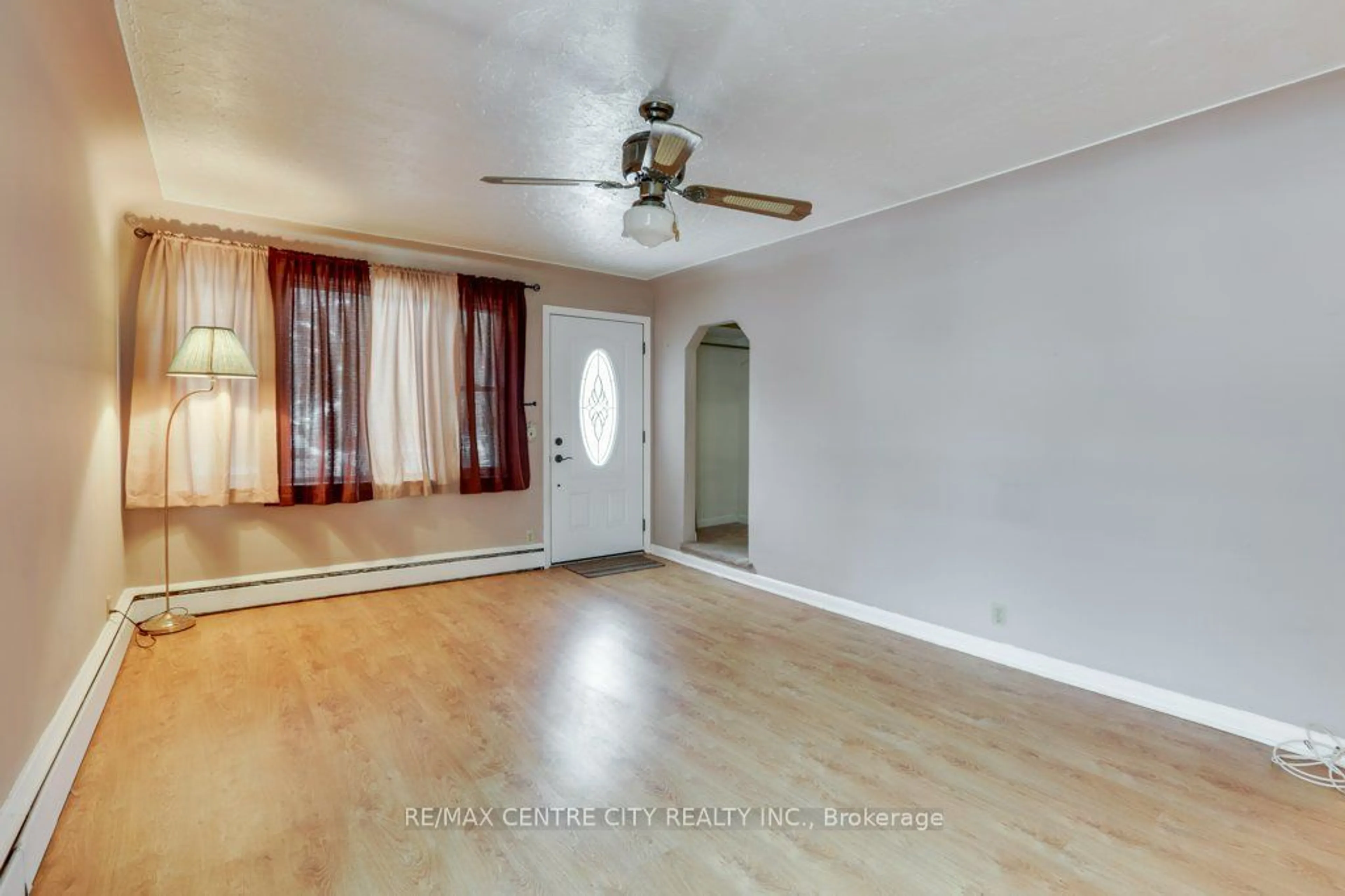 A pic of a room for 125 Stuart St, London Ontario N5Y 1S5