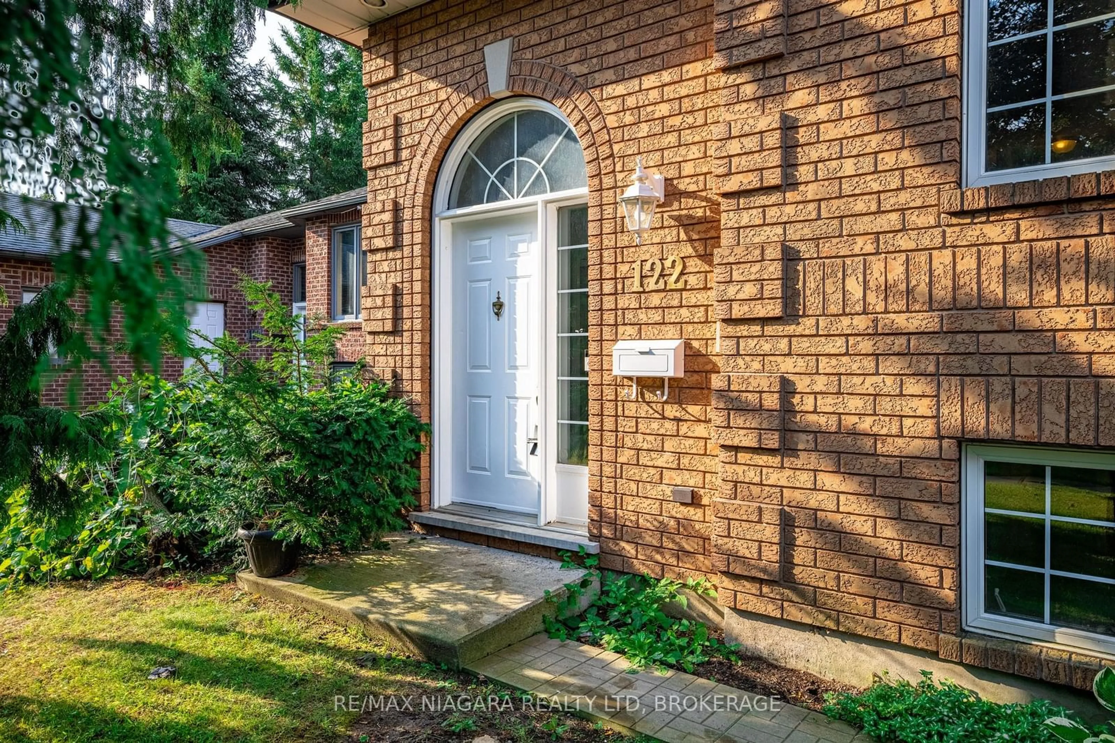 Home with brick exterior material, street for 122 Welland Rd, Pelham Ontario L0S 1E4