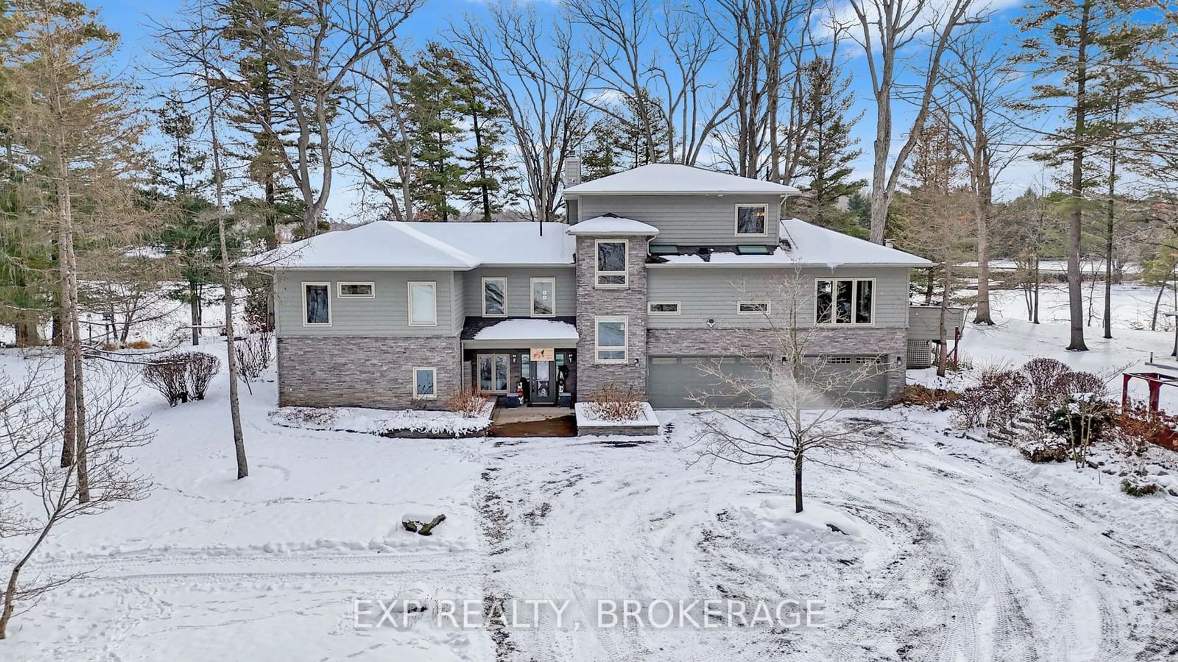 A pic from outside/outdoor area/front of a property/back of a property/a pic from drone, street for 121 BASS Lane, South Frontenac Ontario K0H 2N0