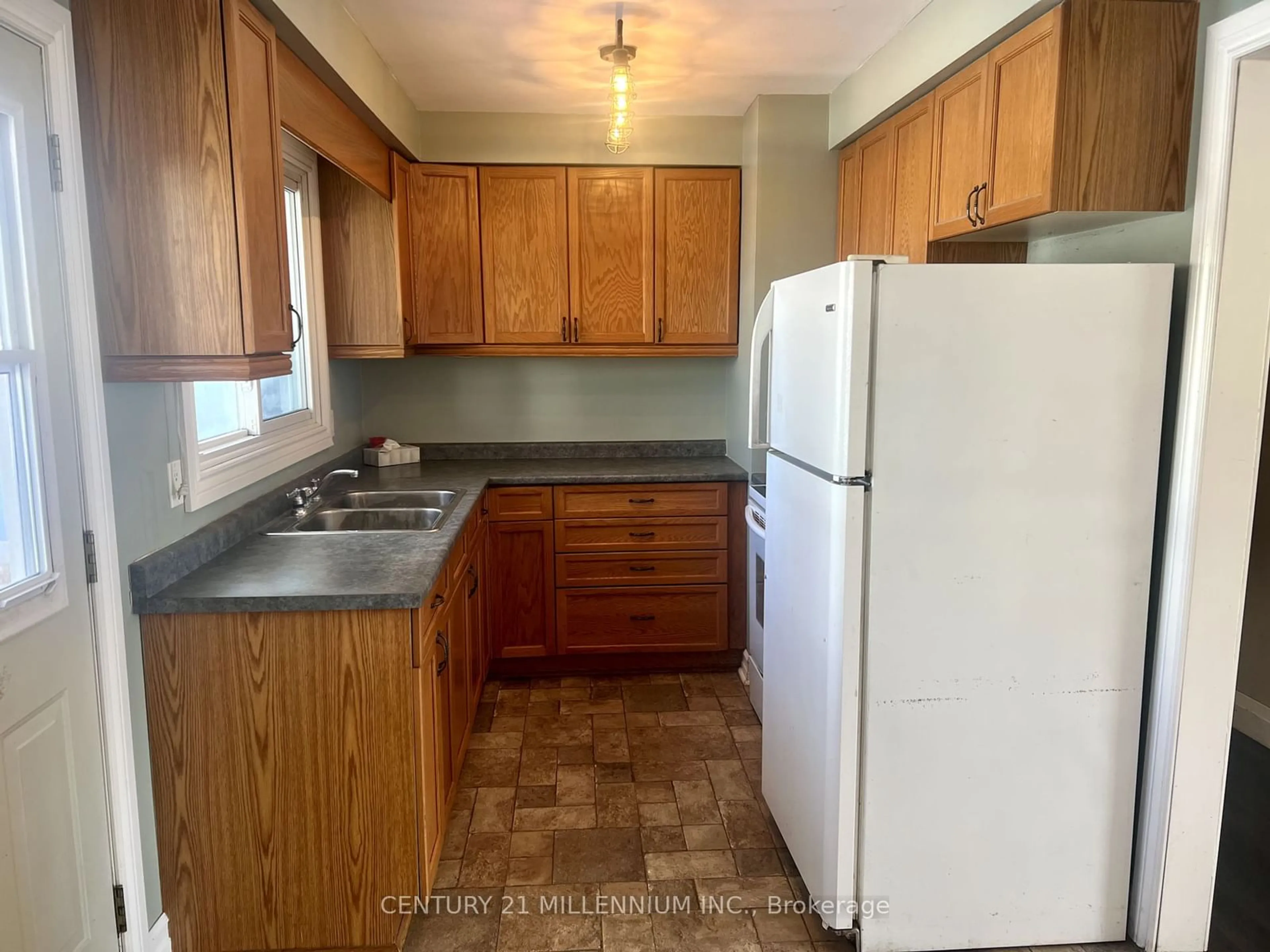 Standard kitchen, unknown for 400 Robert St, Shelburne Ontario L0N 1S2