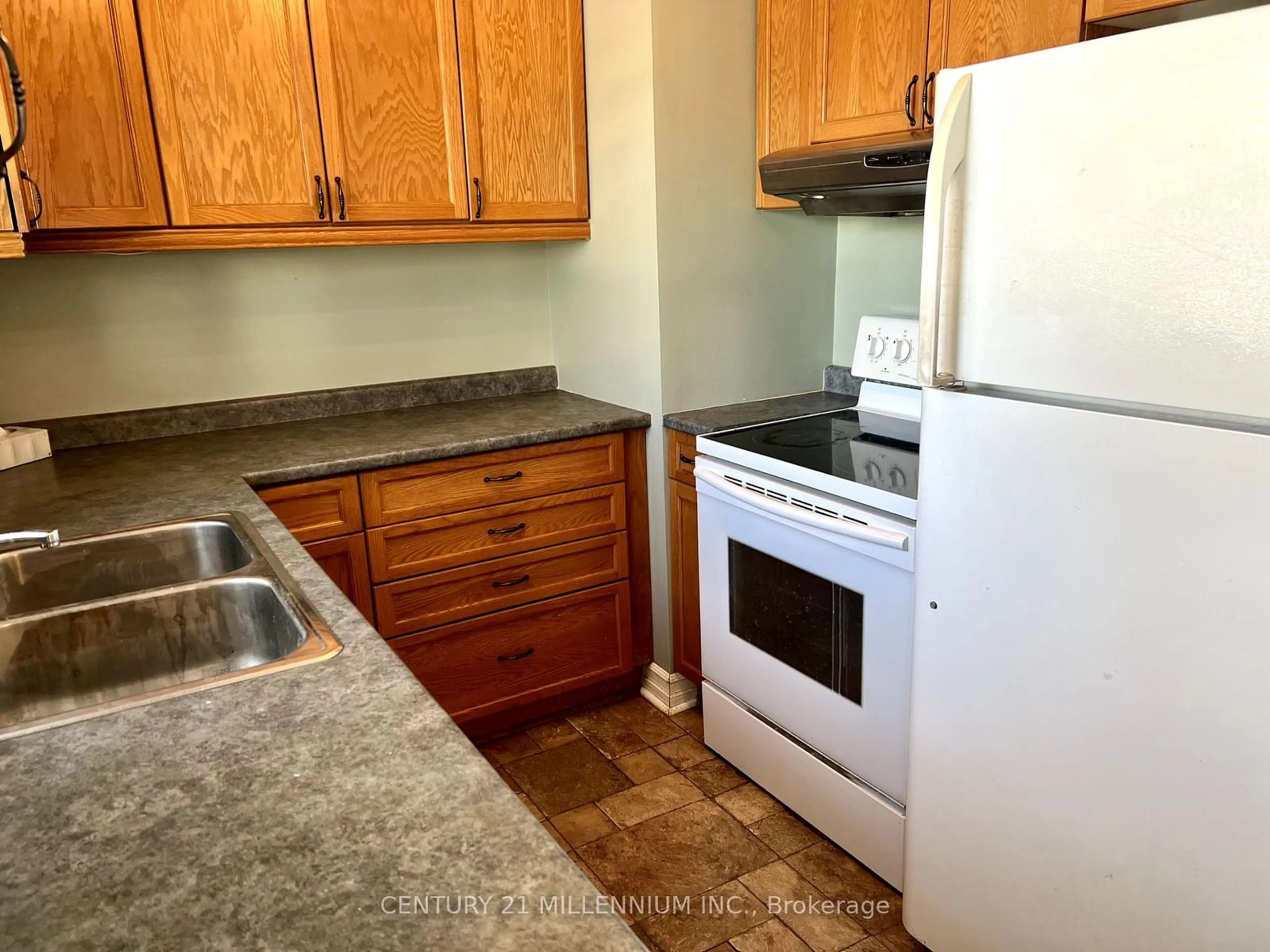 Standard kitchen, unknown for 400 Robert St, Shelburne Ontario L0N 1S2