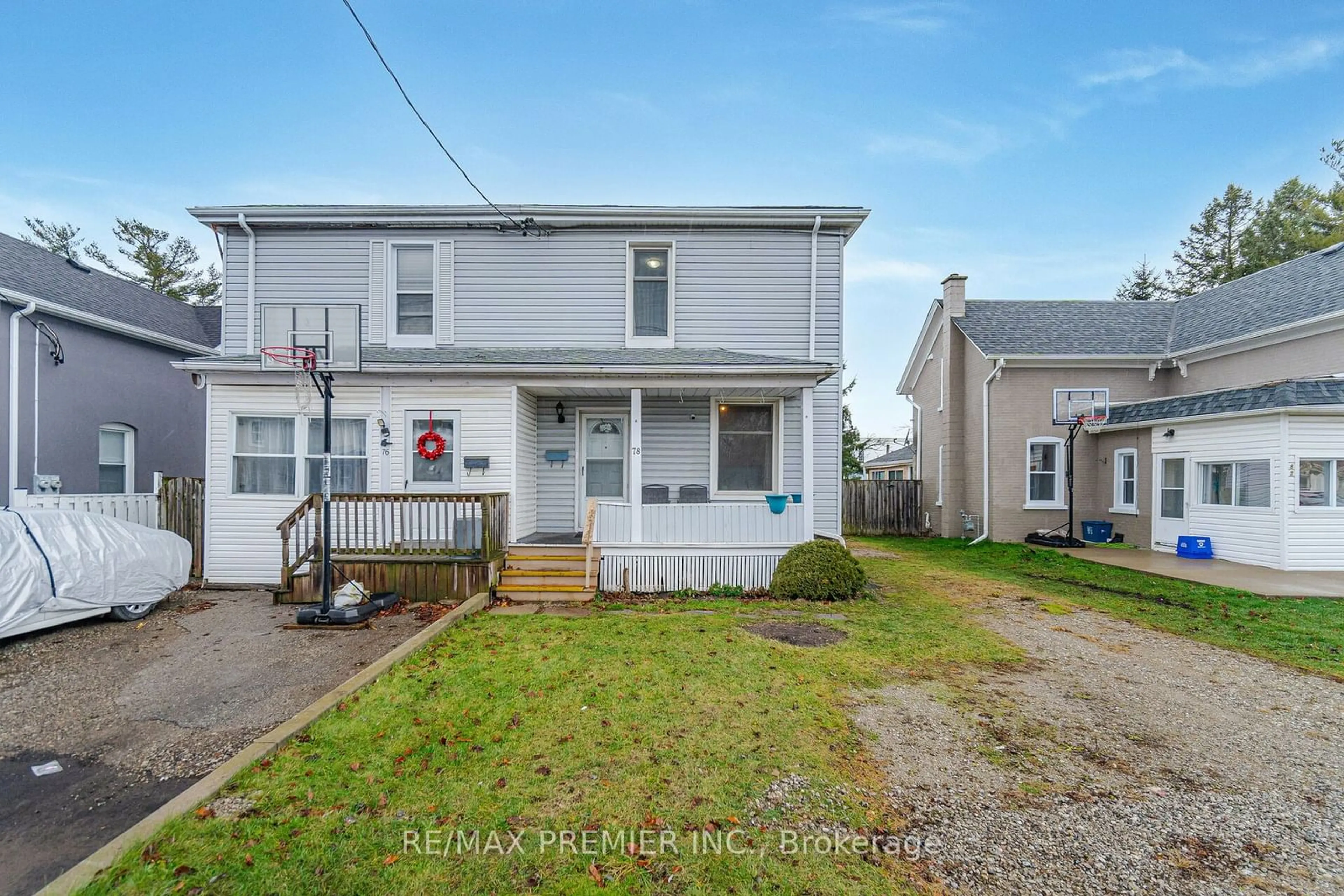 A pic from outside/outdoor area/front of a property/back of a property/a pic from drone, street for 78 Bond St, Cambridge Ontario N1R 4B6