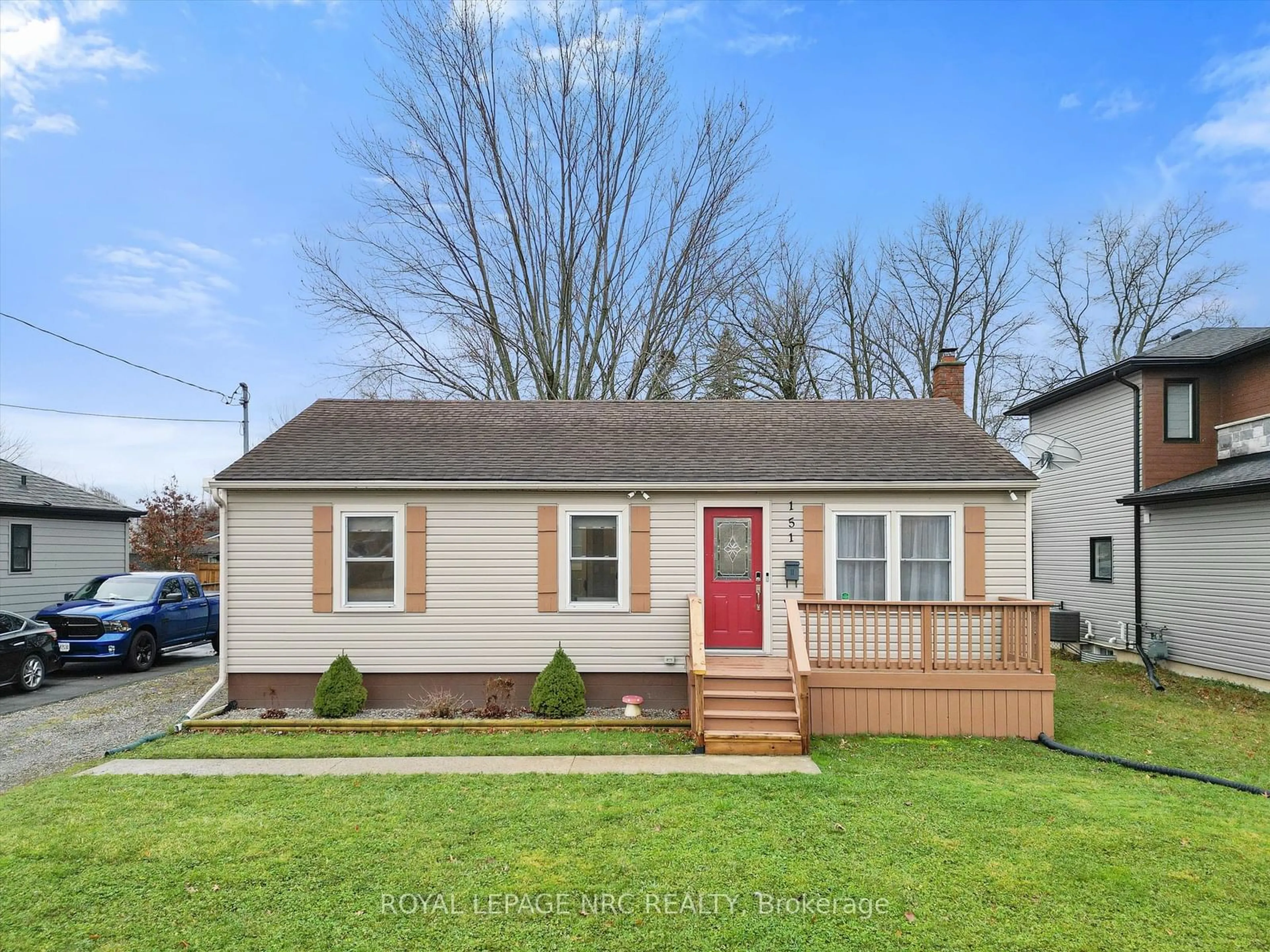 Home with vinyl exterior material, street for 151 Catherine St, Fort Erie Ontario L2A 2J1