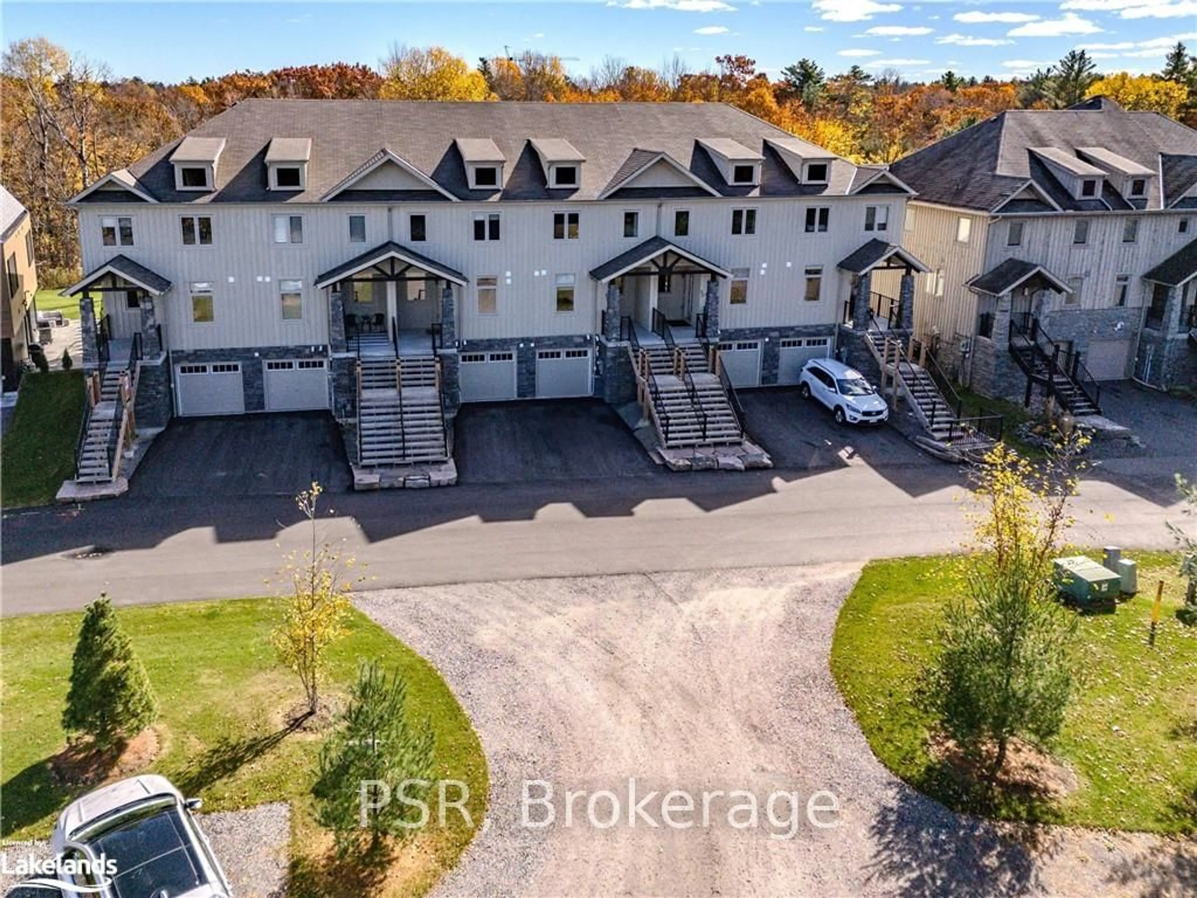 A pic from outside/outdoor area/front of a property/back of a property/a pic from drone, unknown for 51 Rockmount Cres, Gravenhurst Ontario P1P 0A2