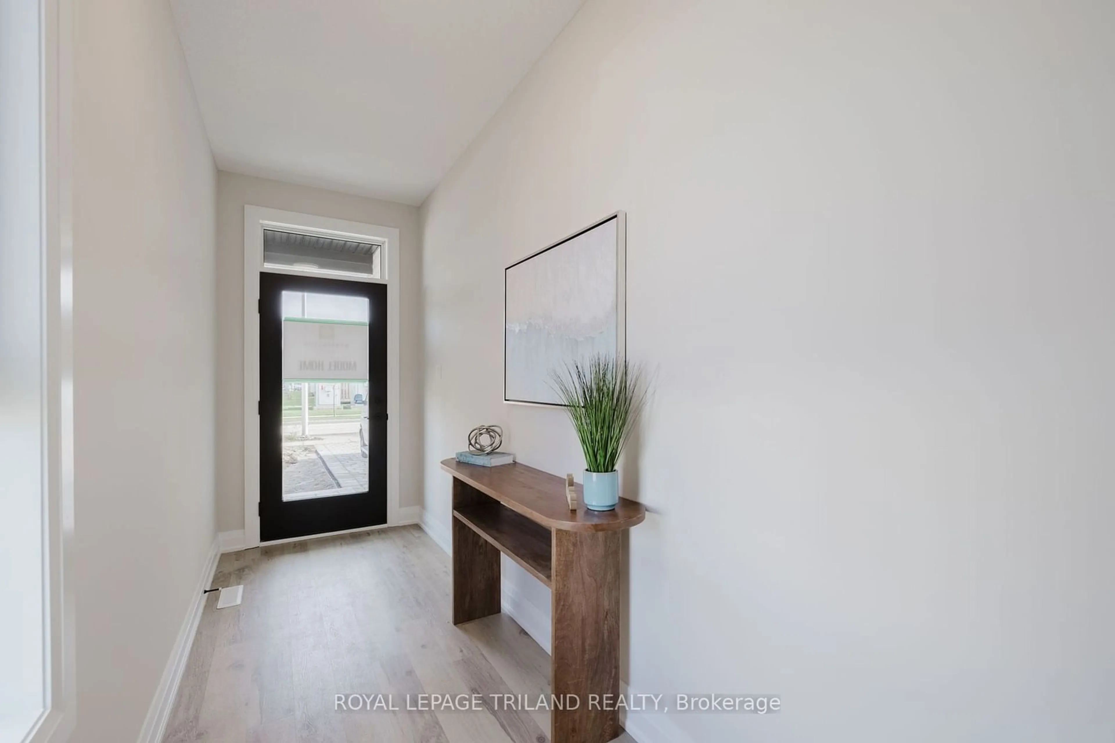 Indoor entryway for 1849 Dalmagarry Rd, London Ontario N6G 0A6