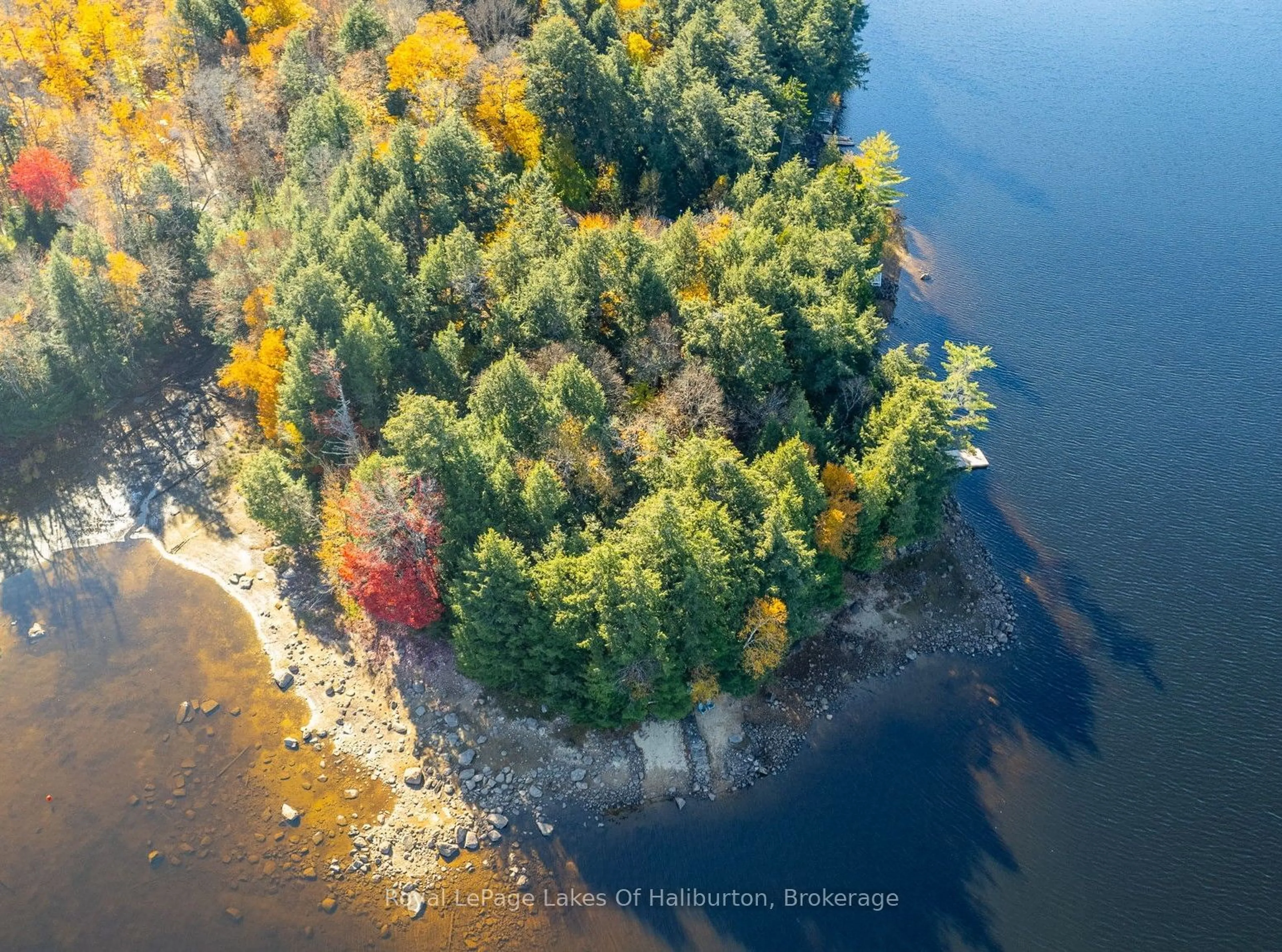 A pic from outside/outdoor area/front of a property/back of a property/a pic from drone, water/lake/river/ocean view for 1017 PALACE Dr, Dysart et al Ontario K0M 1S0