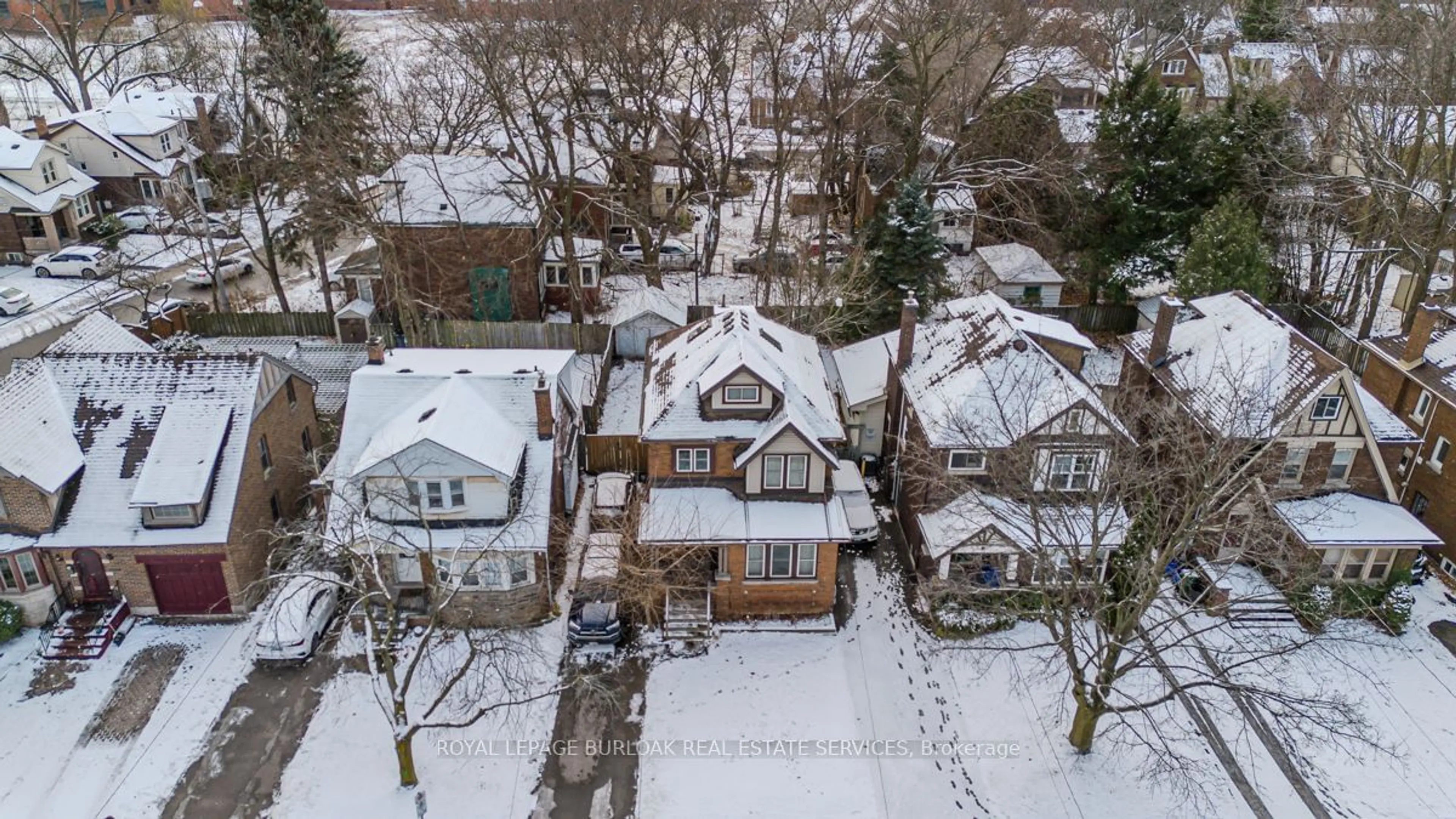 A pic from outside/outdoor area/front of a property/back of a property/a pic from drone, street for 1225 King St, Hamilton Ontario L8S 1M5