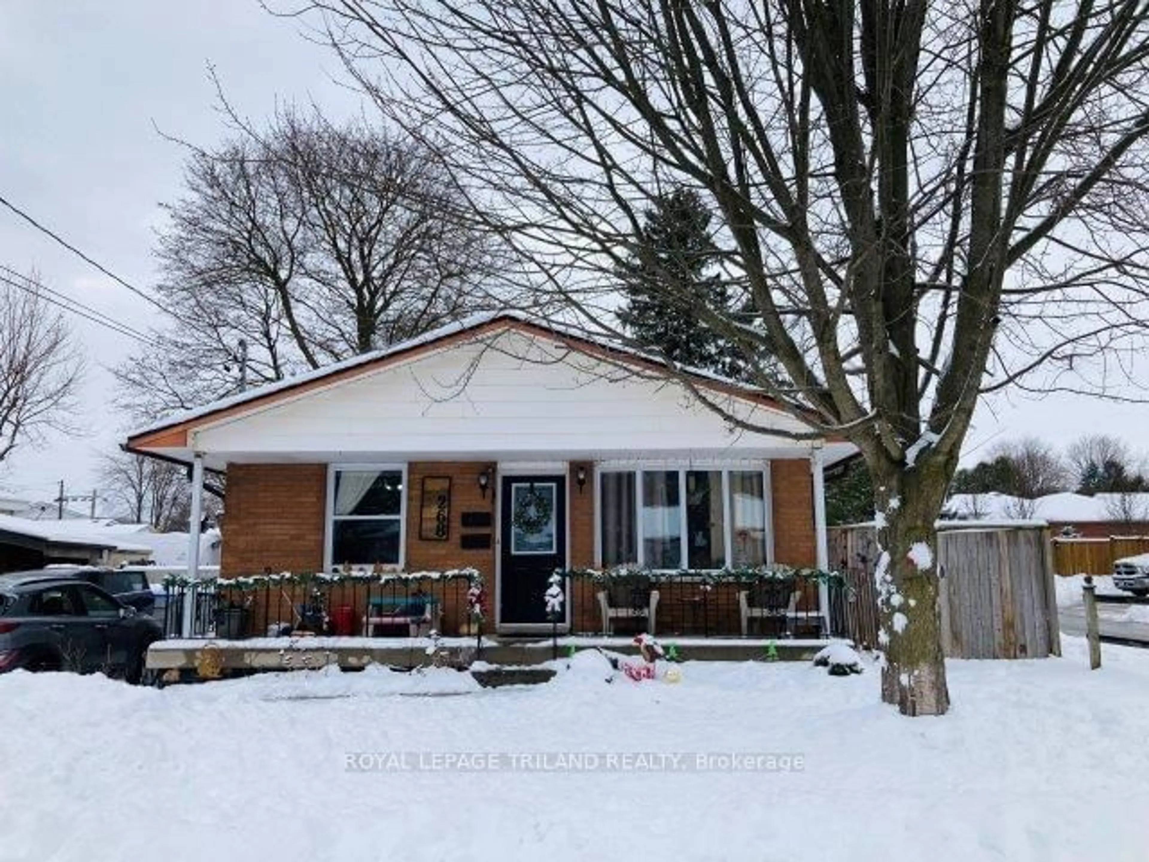 A pic from outside/outdoor area/front of a property/back of a property/a pic from drone, street for 268 Carrie St, Strathroy-Caradoc Ontario N7G 3C8