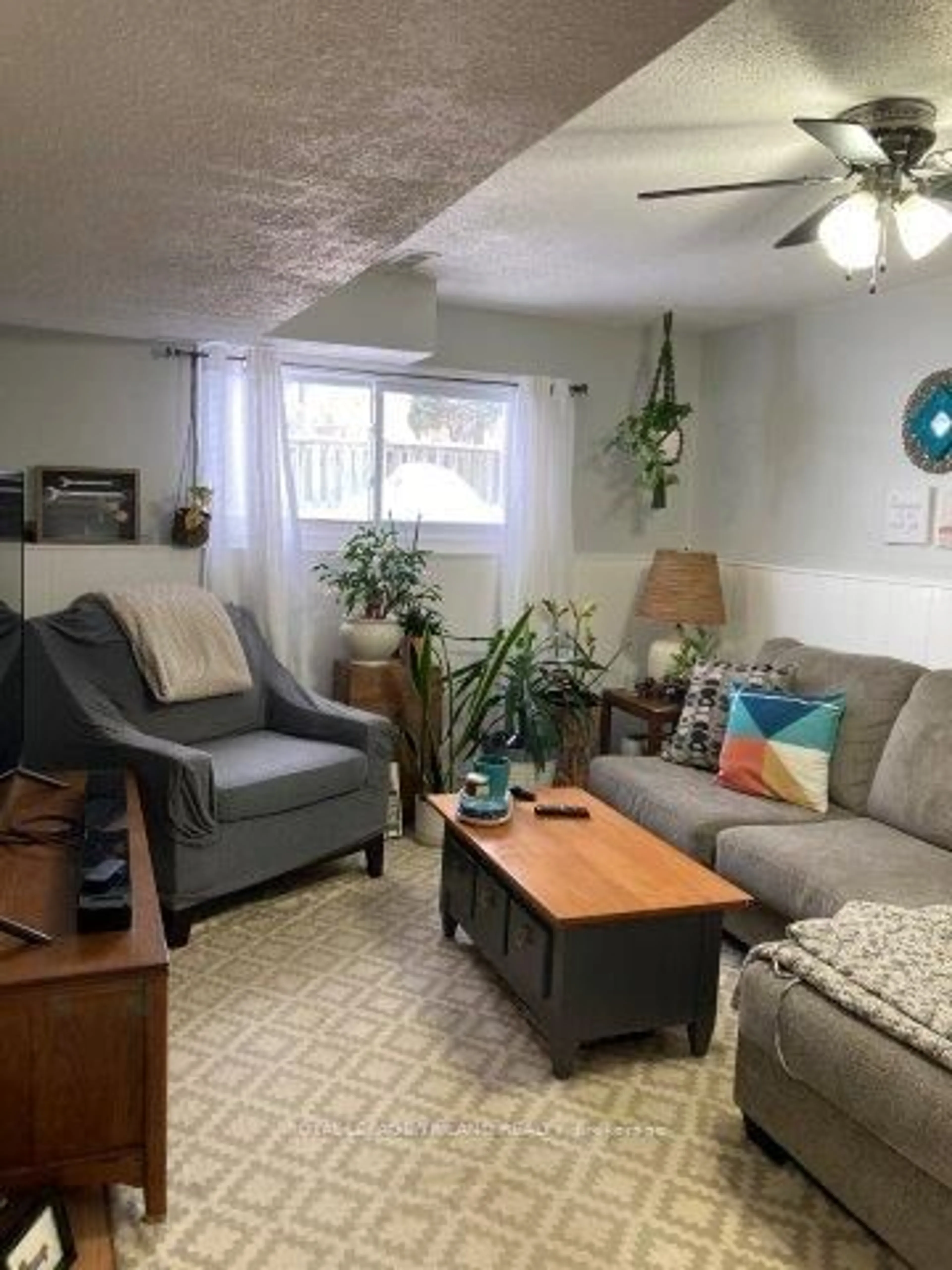 Living room with furniture, unknown for 268 Carrie St, Strathroy-Caradoc Ontario N7G 3C8