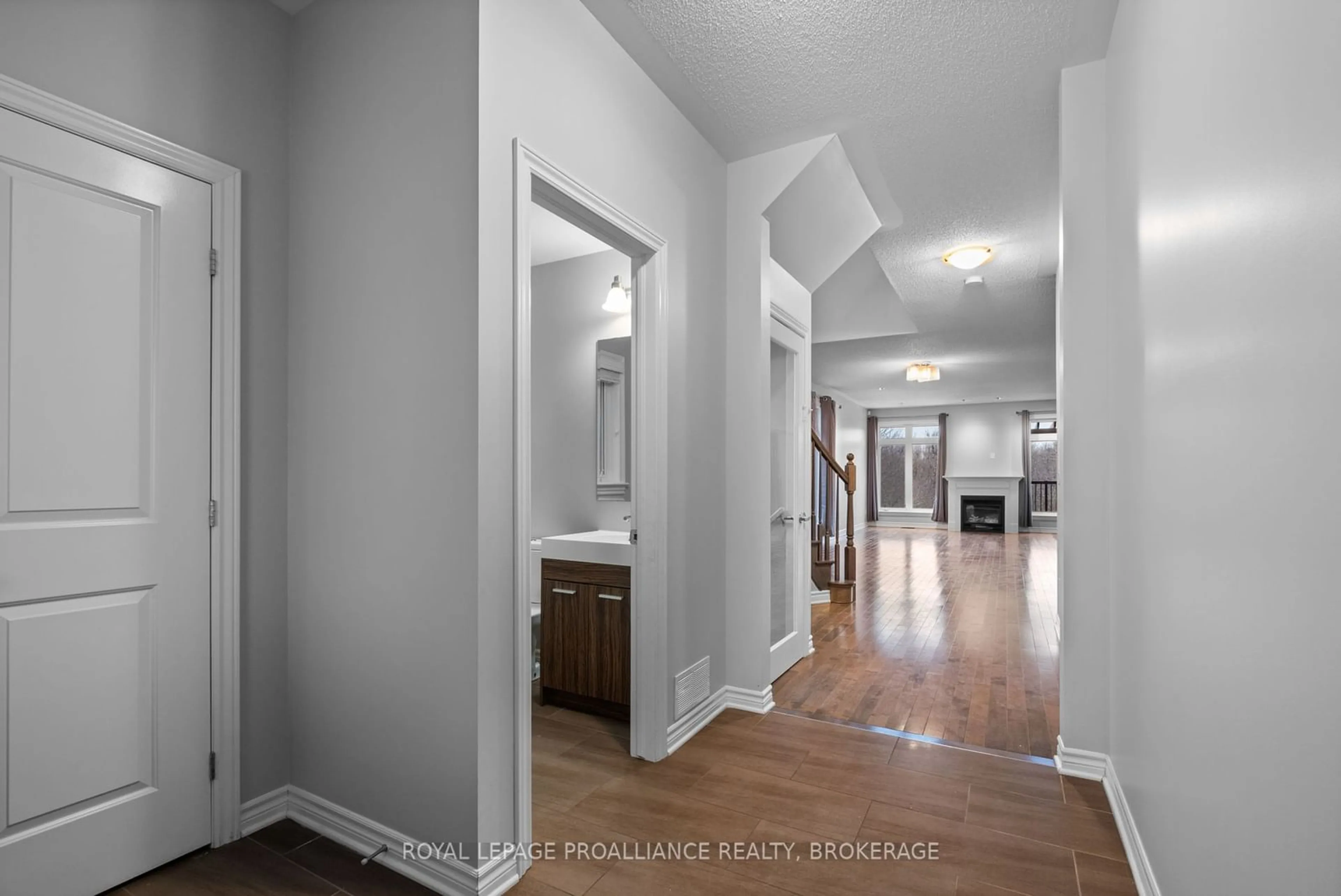 Indoor entryway for 1281 Greenwood Park Dr, Kingston Ontario K7K 0E3