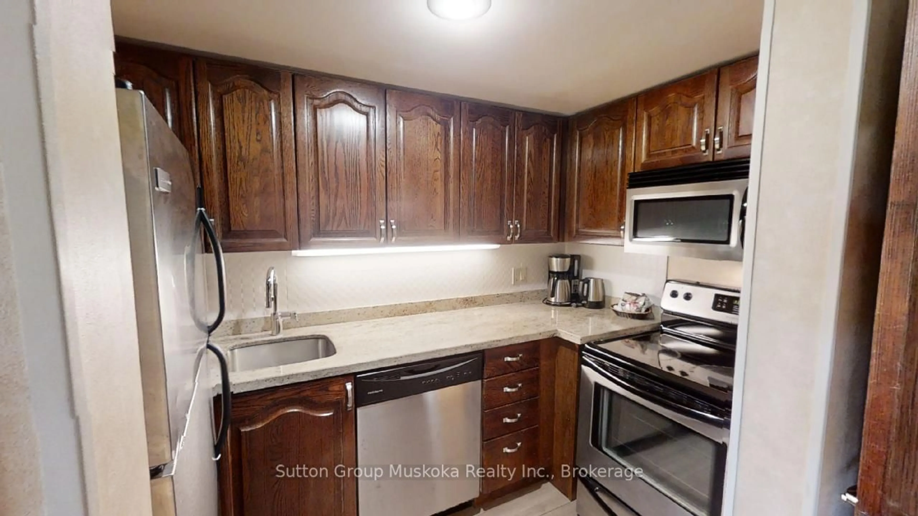 Standard kitchen, unknown for 1235 DEERHURST - GREENS Dr #31-101, Huntsville Ontario P1H 2E8