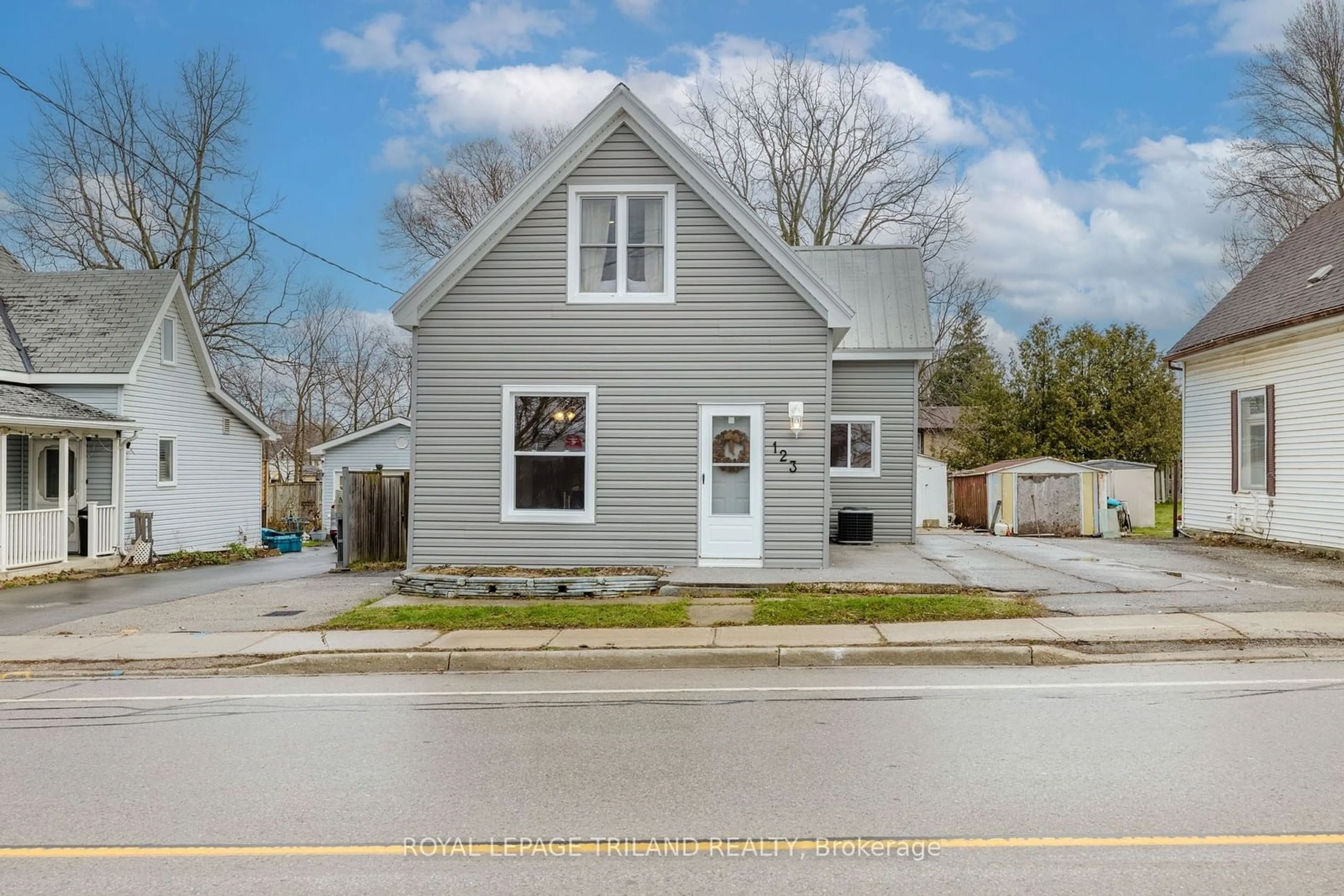 Home with vinyl exterior material, street for 123 Whiting St, Ingersoll Ontario N5C 3B2