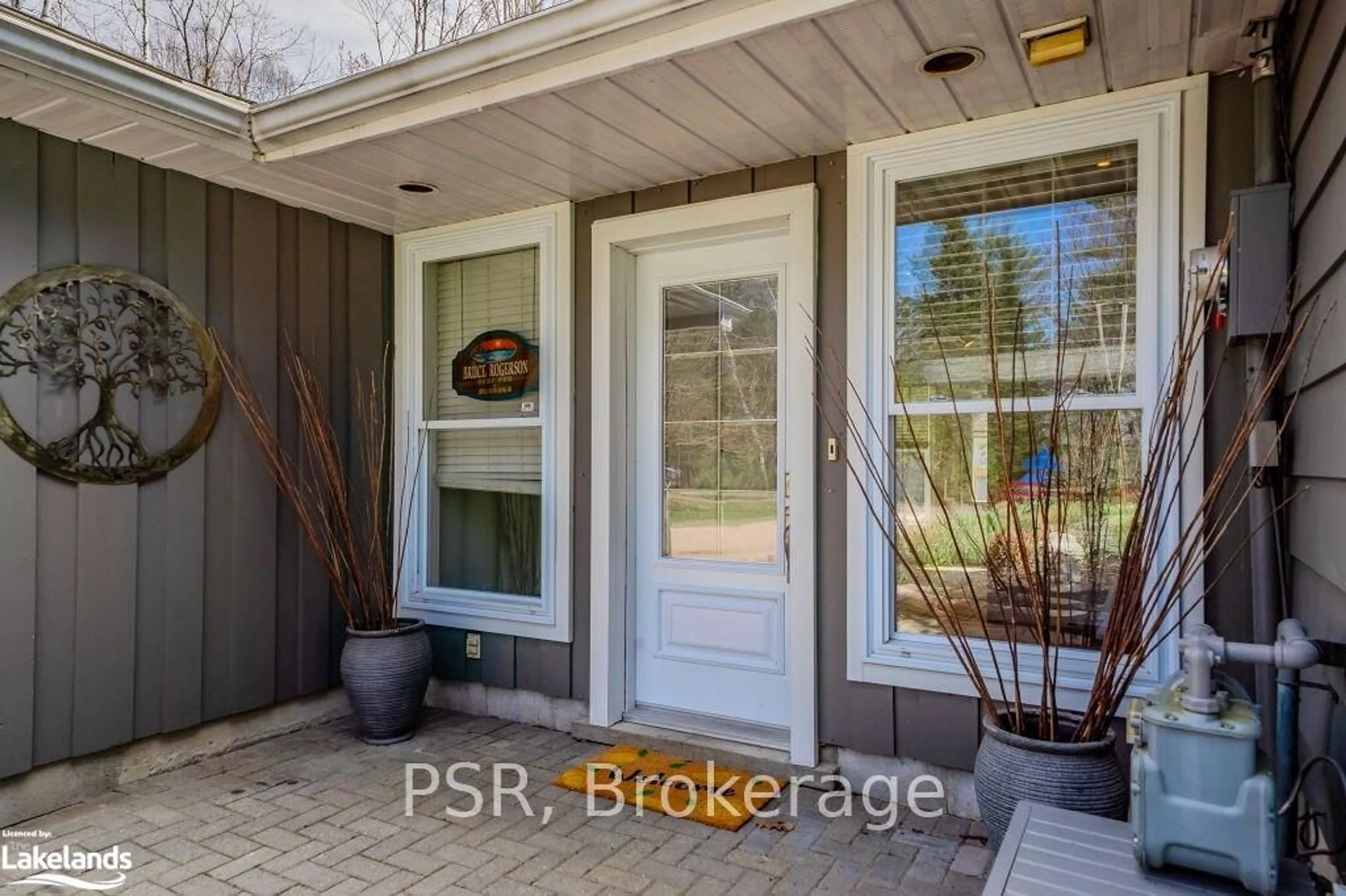 Indoor entryway for 51 Mary Lake Cres, Huntsville Ontario P0B 1L0