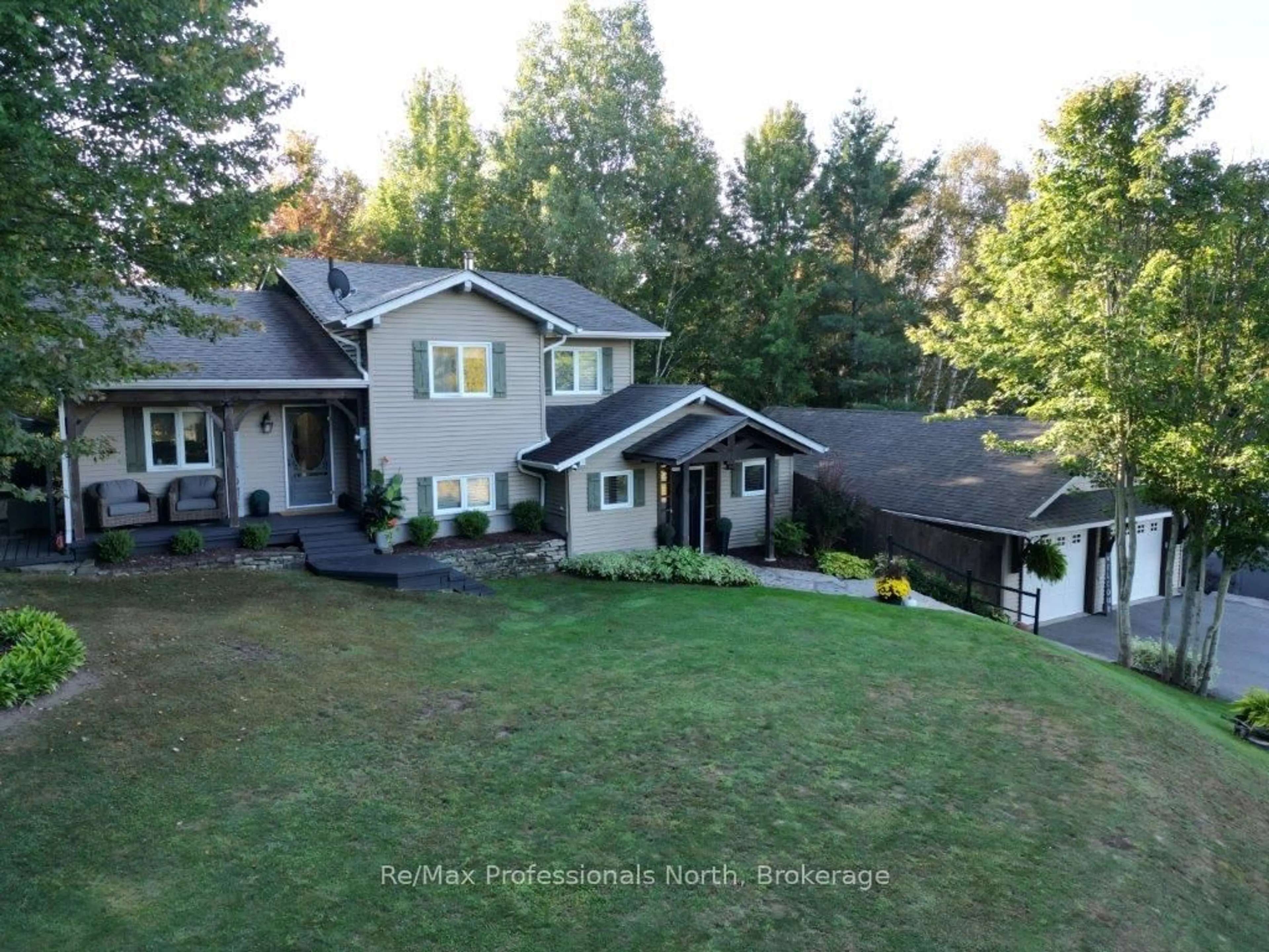 A pic from outside/outdoor area/front of a property/back of a property/a pic from drone, mountain view for 1024 PRENTISKOKA HEIGHTS Rd, Minden Hills Ontario K0M 2K0