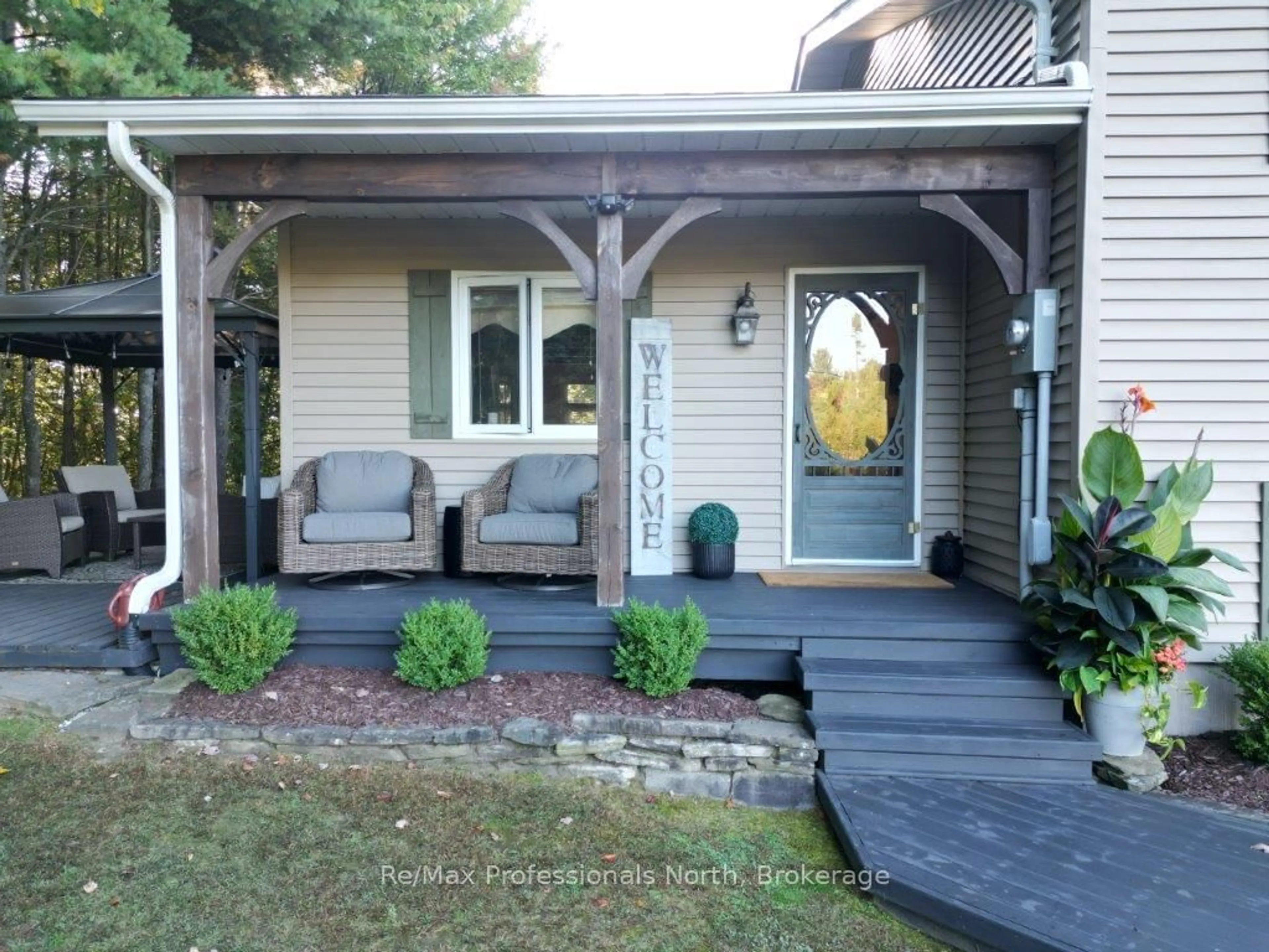 Patio, street for 1024 PRENTISKOKA HEIGHTS Rd, Minden Hills Ontario K0M 2K0