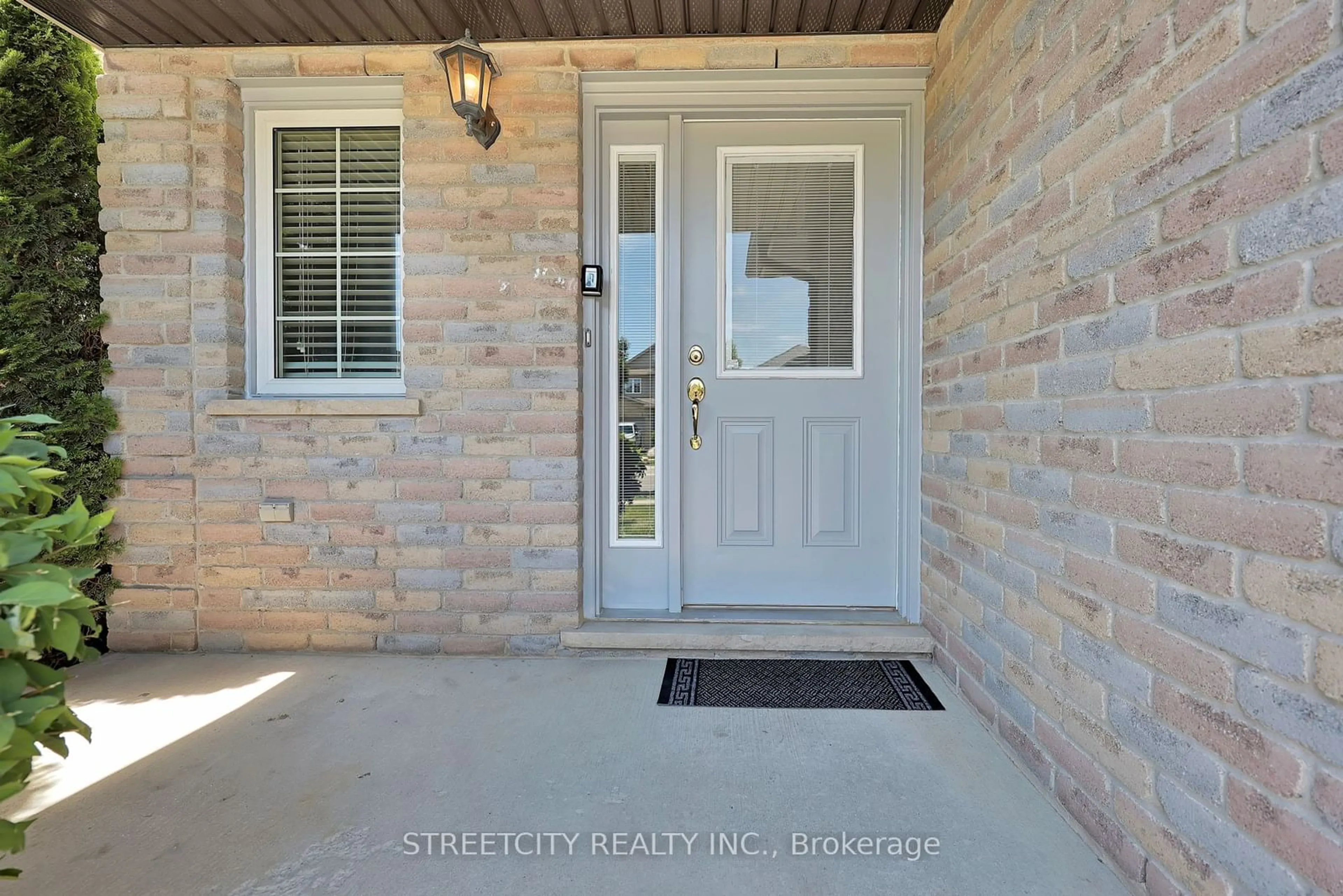 Indoor entryway for 3228 Meadowgate Blvd, London Ontario N6M 0B7