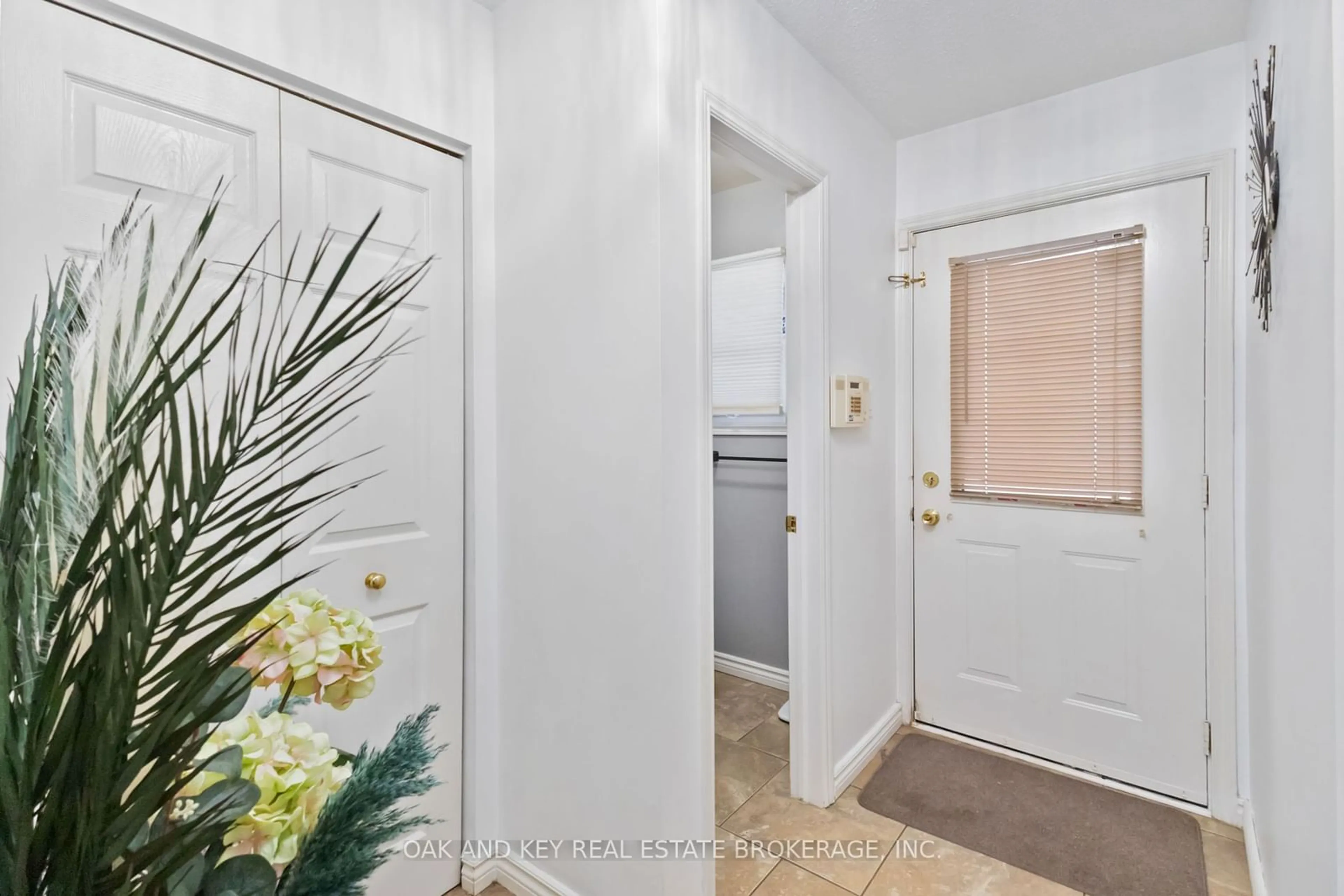 Indoor entryway for 162 Chesley Ave, London Ontario N5Z 5B8