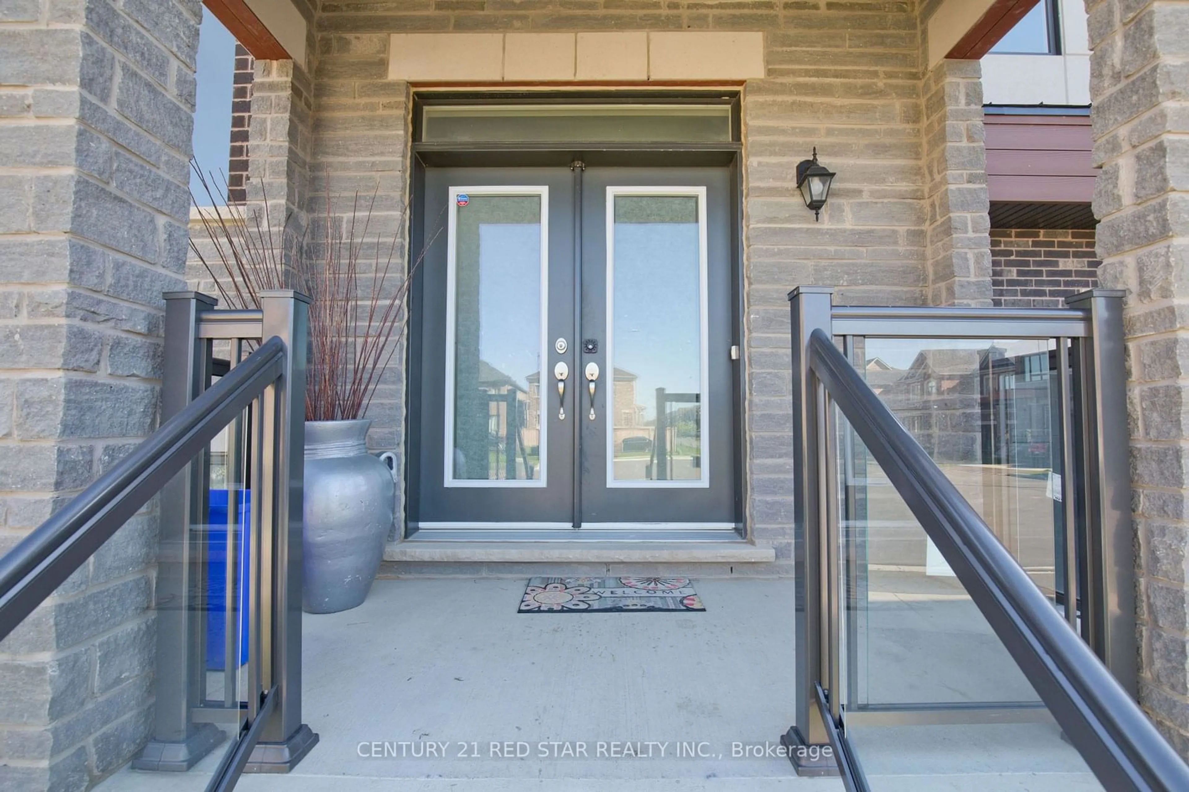 Indoor entryway for 92 Elstone Pl, Hamilton Ontario L8B 1Y9