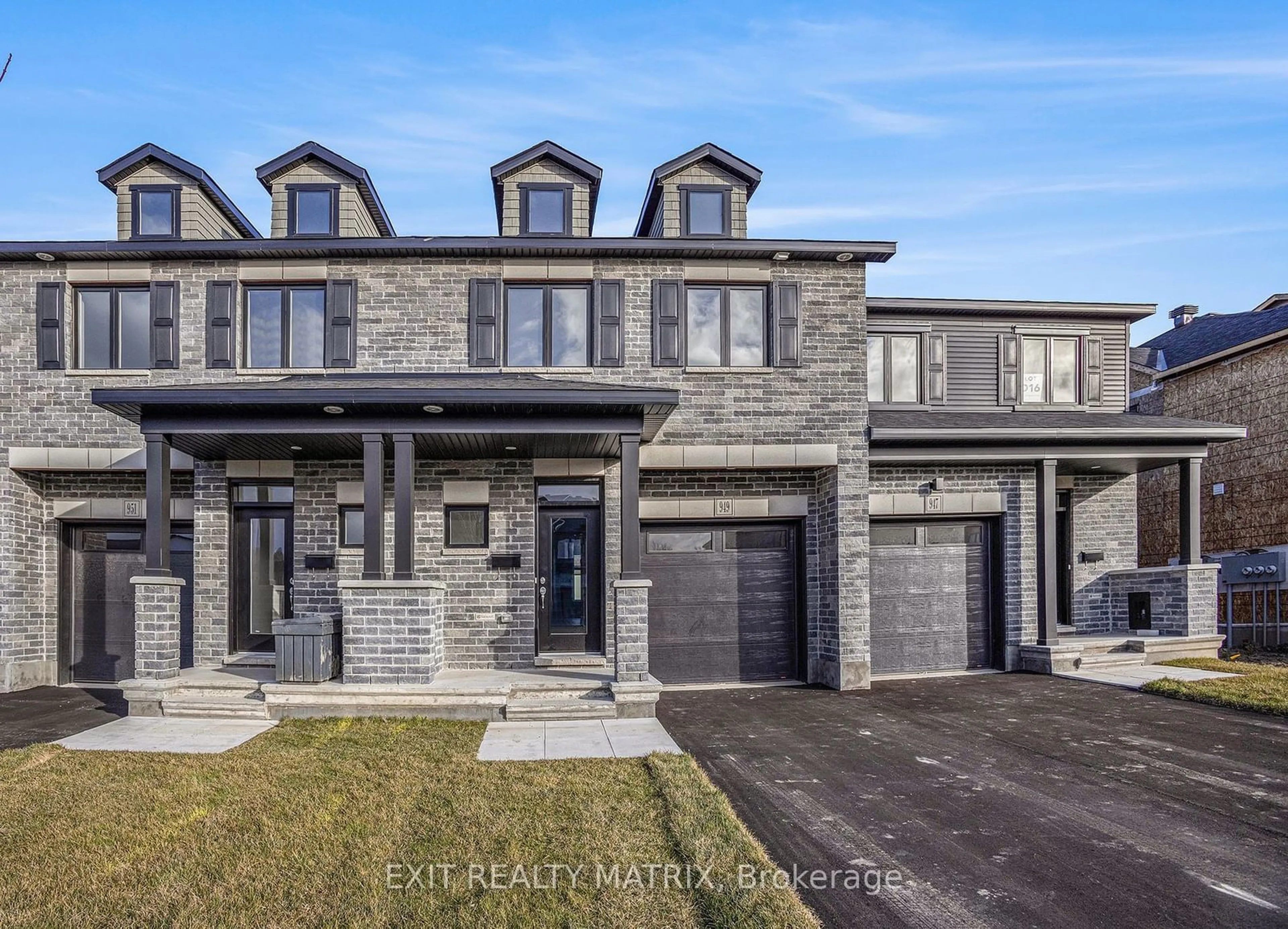 Home with brick exterior material, street for 949 Cologne St, Russell Ontario K0A 1W0