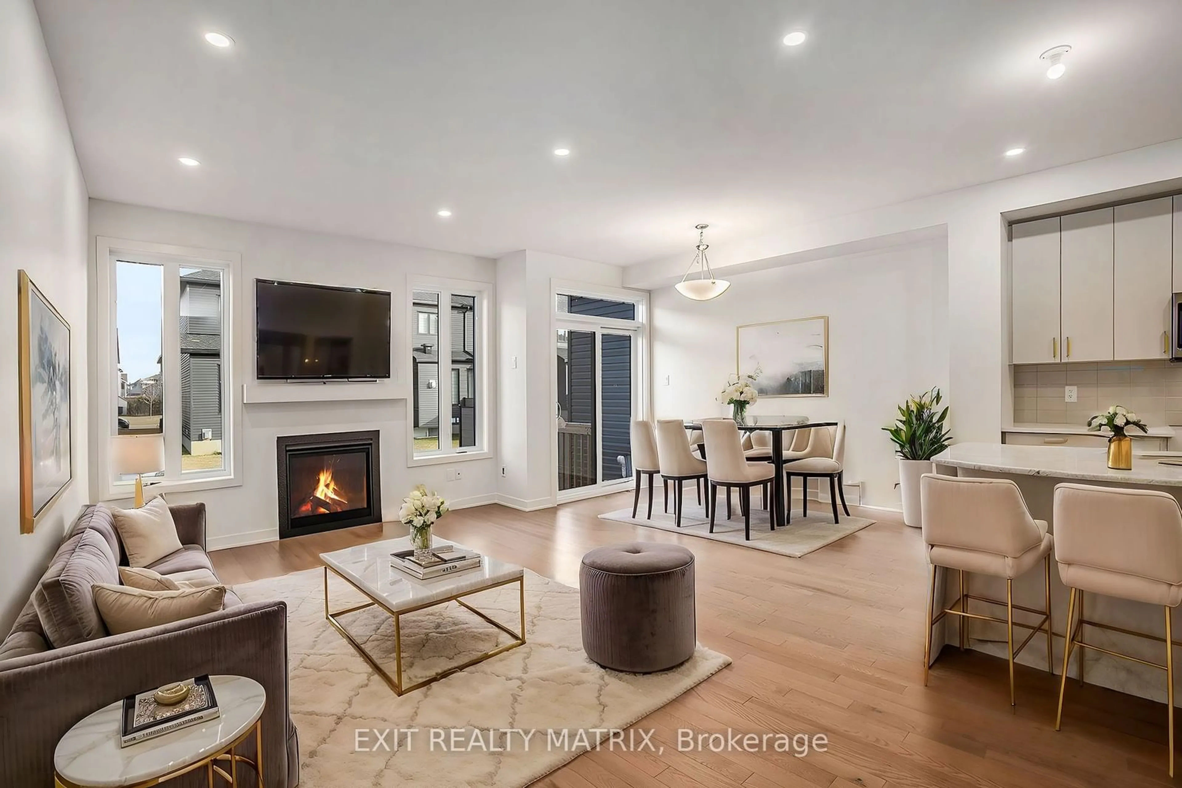 Living room with furniture, unknown for 949 Cologne St, Russell Ontario K0A 1W0