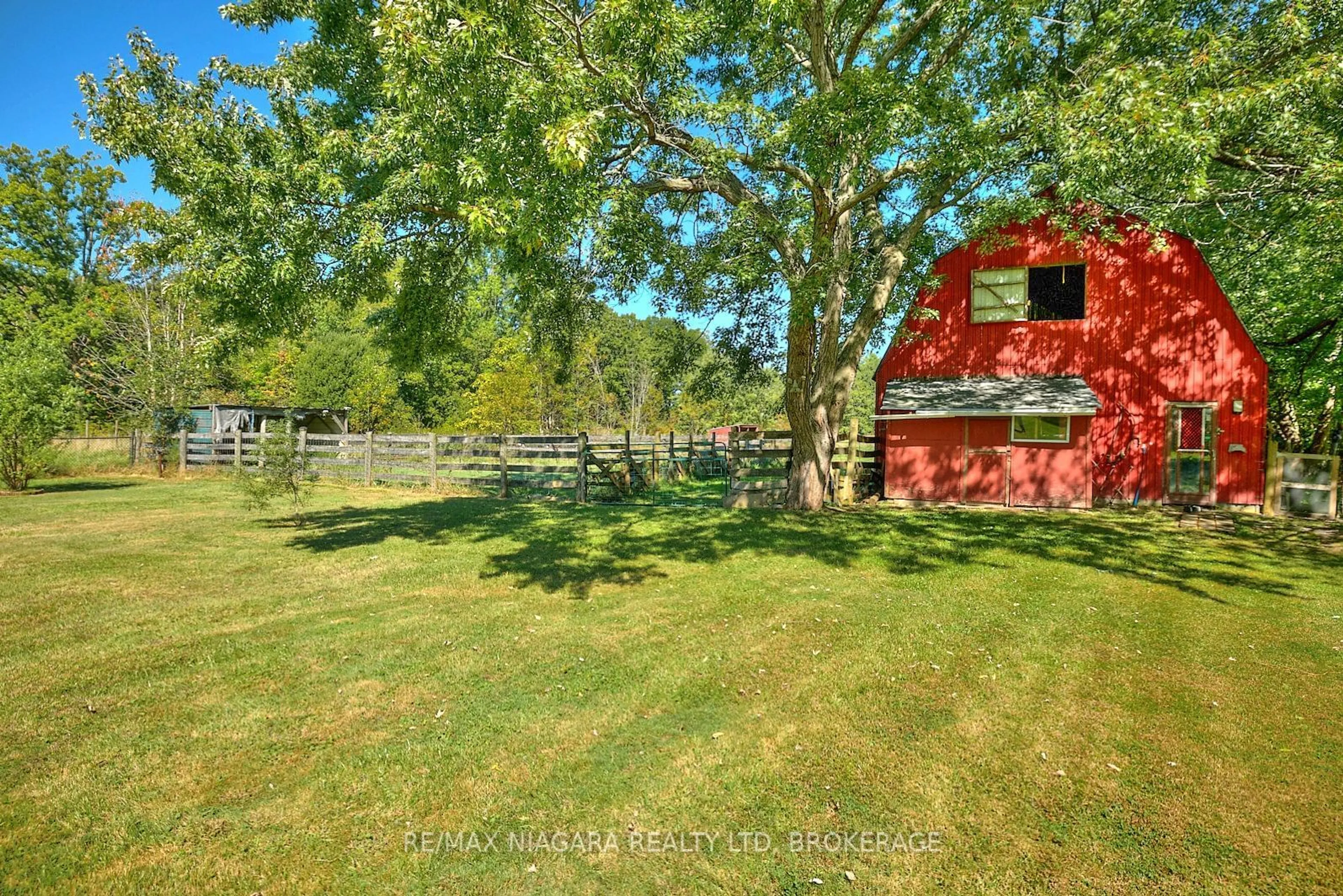 A pic from outside/outdoor area/front of a property/back of a property/a pic from drone, water/lake/river/ocean view for 40252 FORKS Rd, Wainfleet Ontario L0S 1V0