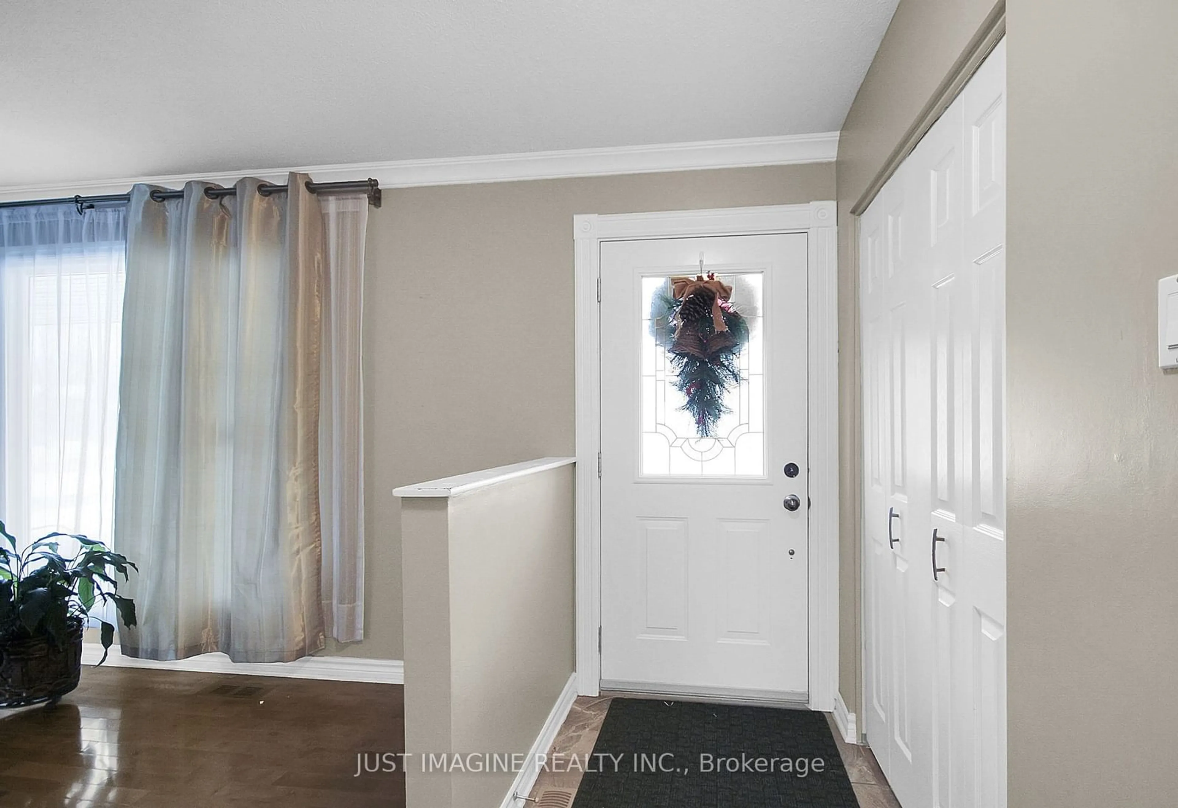 Indoor entryway for 18 Tripp Cres, Barrhaven Ontario K2J 1C6