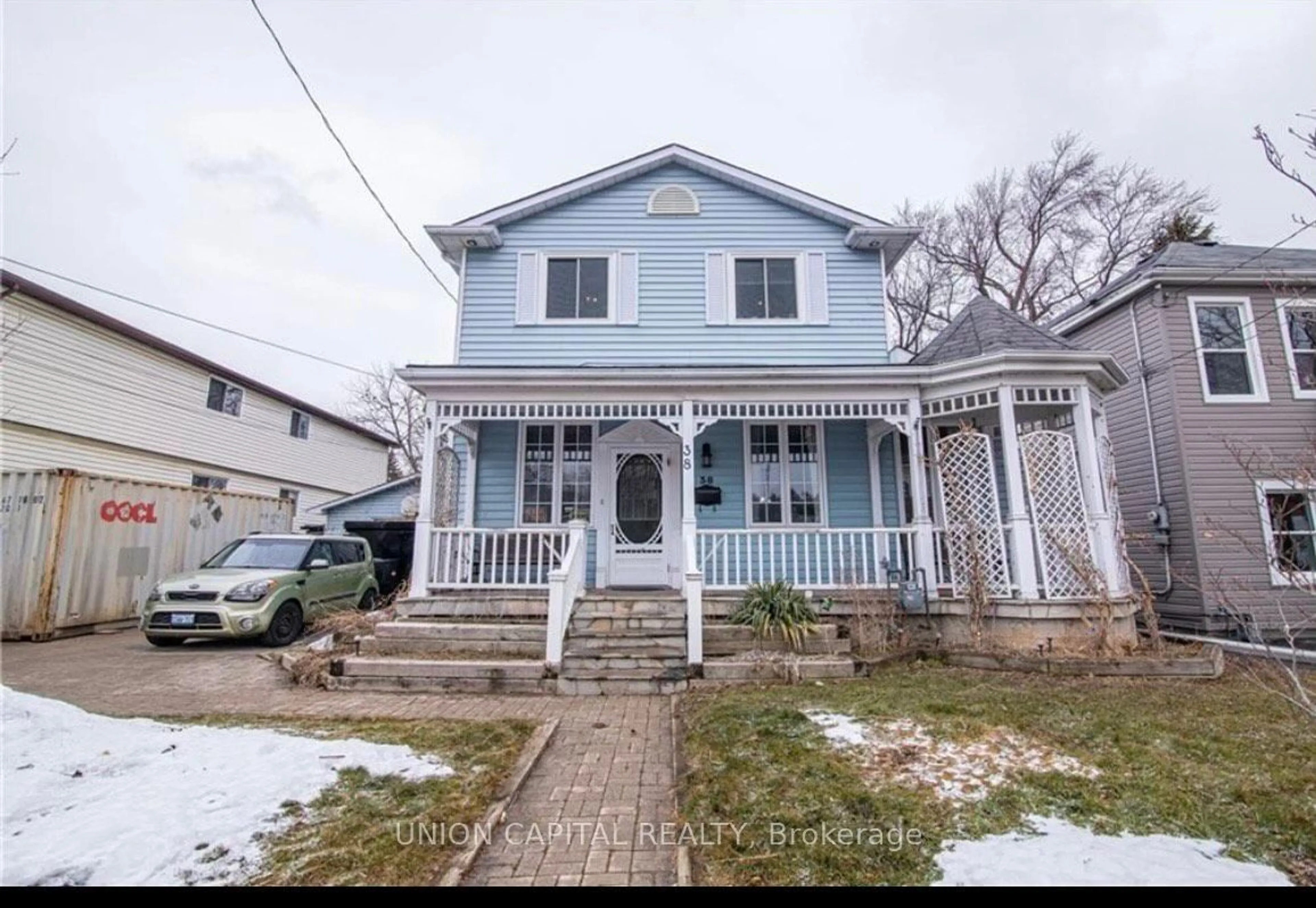 A pic from outside/outdoor area/front of a property/back of a property/a pic from drone, street for 38 Ward Ave, Hamilton Ontario L8S 2E6