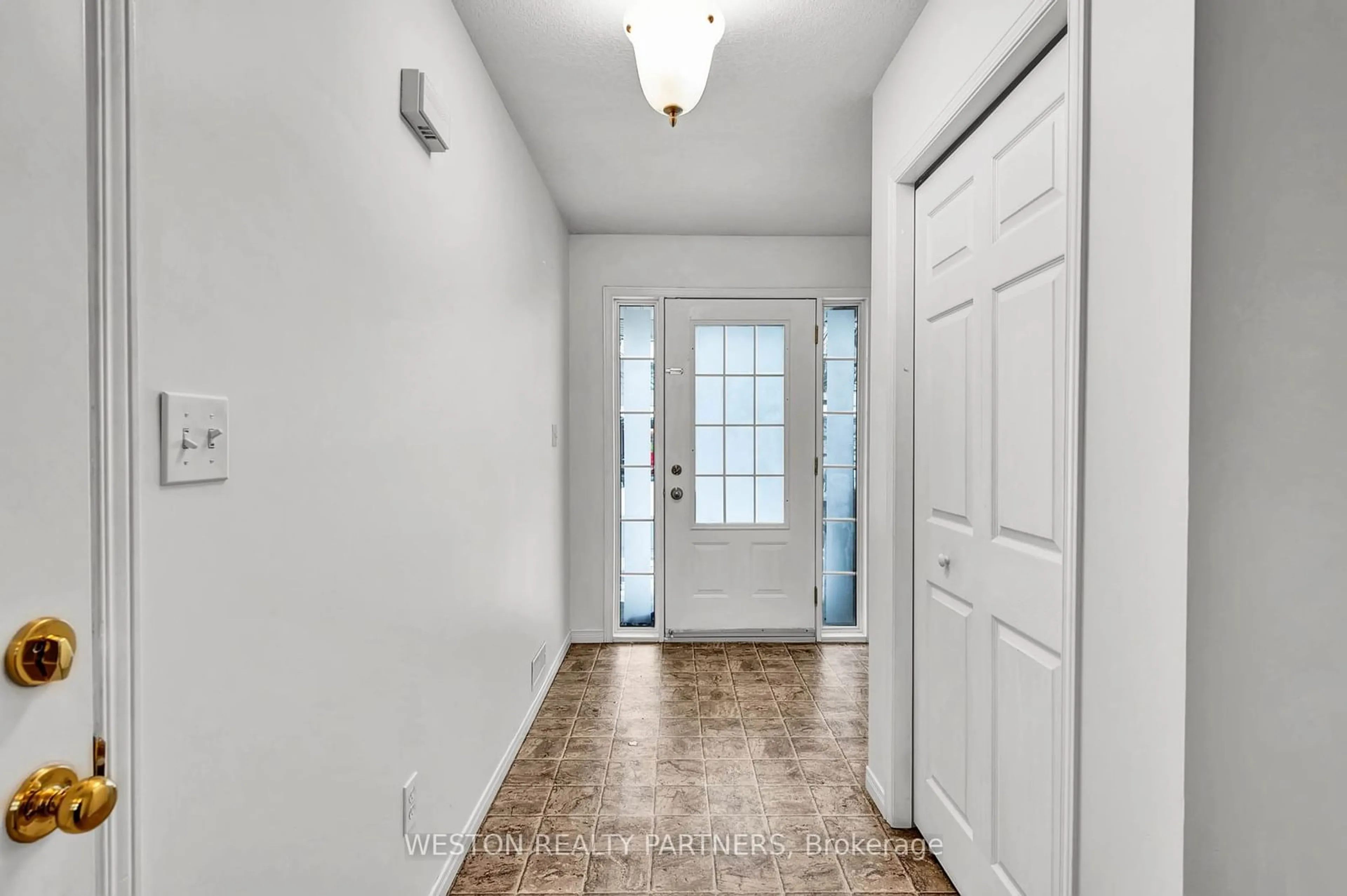 Indoor entryway for 110 Activa Ave #E32, Kitchener Ontario N2E 3T3