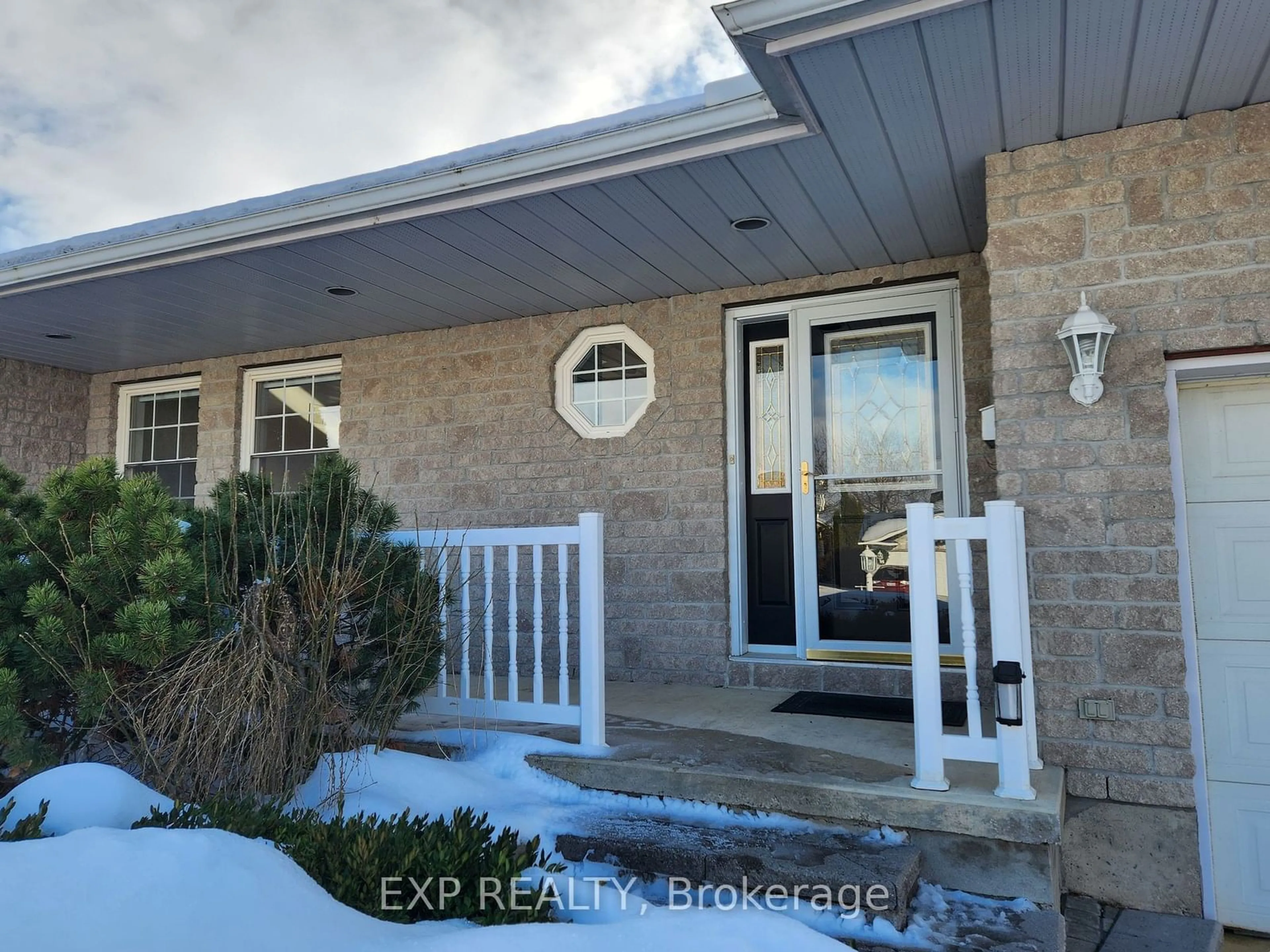 Indoor entryway for 40 EVELYN St, Mississippi Mills Ontario K0A 1A0