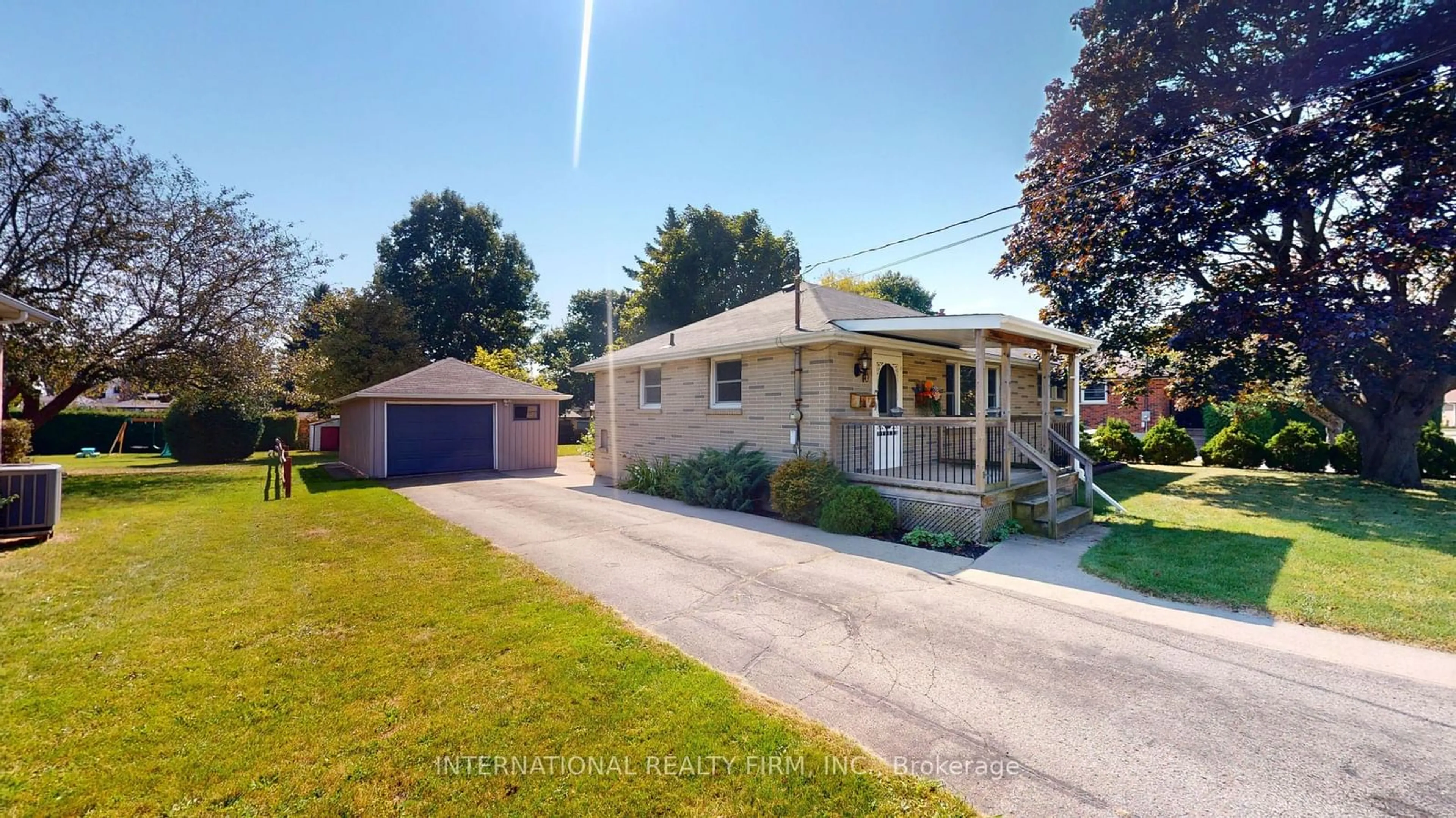 A pic from outside/outdoor area/front of a property/back of a property/a pic from drone, street for 10 Hillcrest Dr, Port Hope Ontario L1A 1Z8