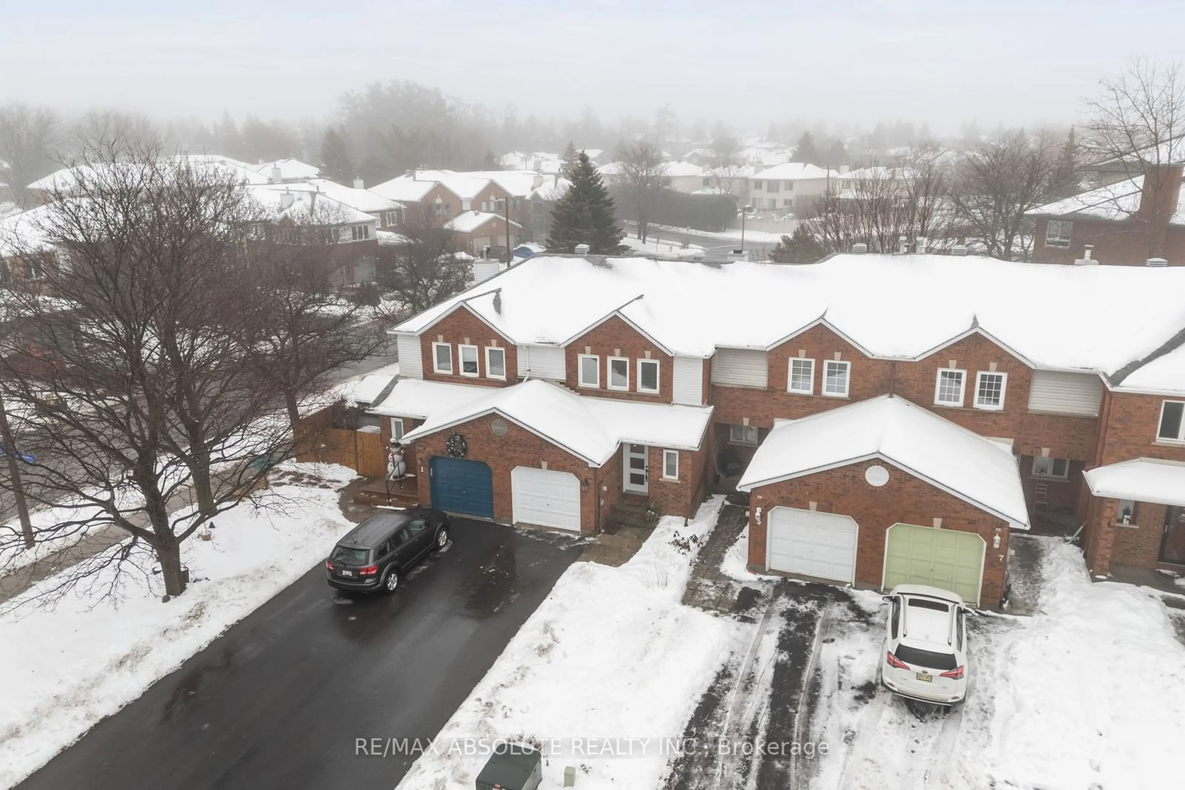 A pic from outside/outdoor area/front of a property/back of a property/a pic from drone, street for 3 Hendrie Crt, Kanata Ontario K2L 4A4