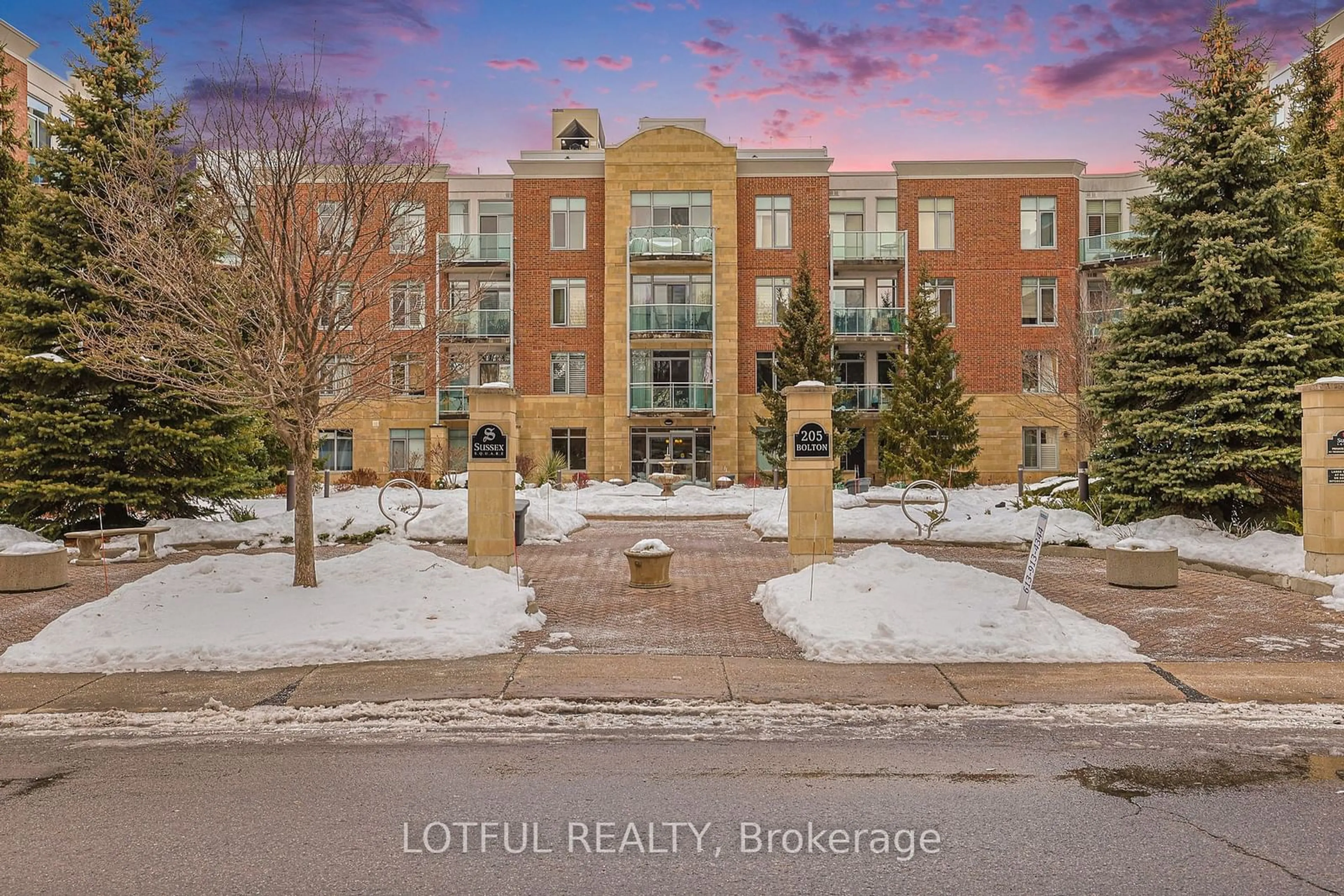 A pic from outside/outdoor area/front of a property/back of a property/a pic from drone, building for 205 Bolton St #417, Lower Town - Sandy Hill Ontario K1N 1K7